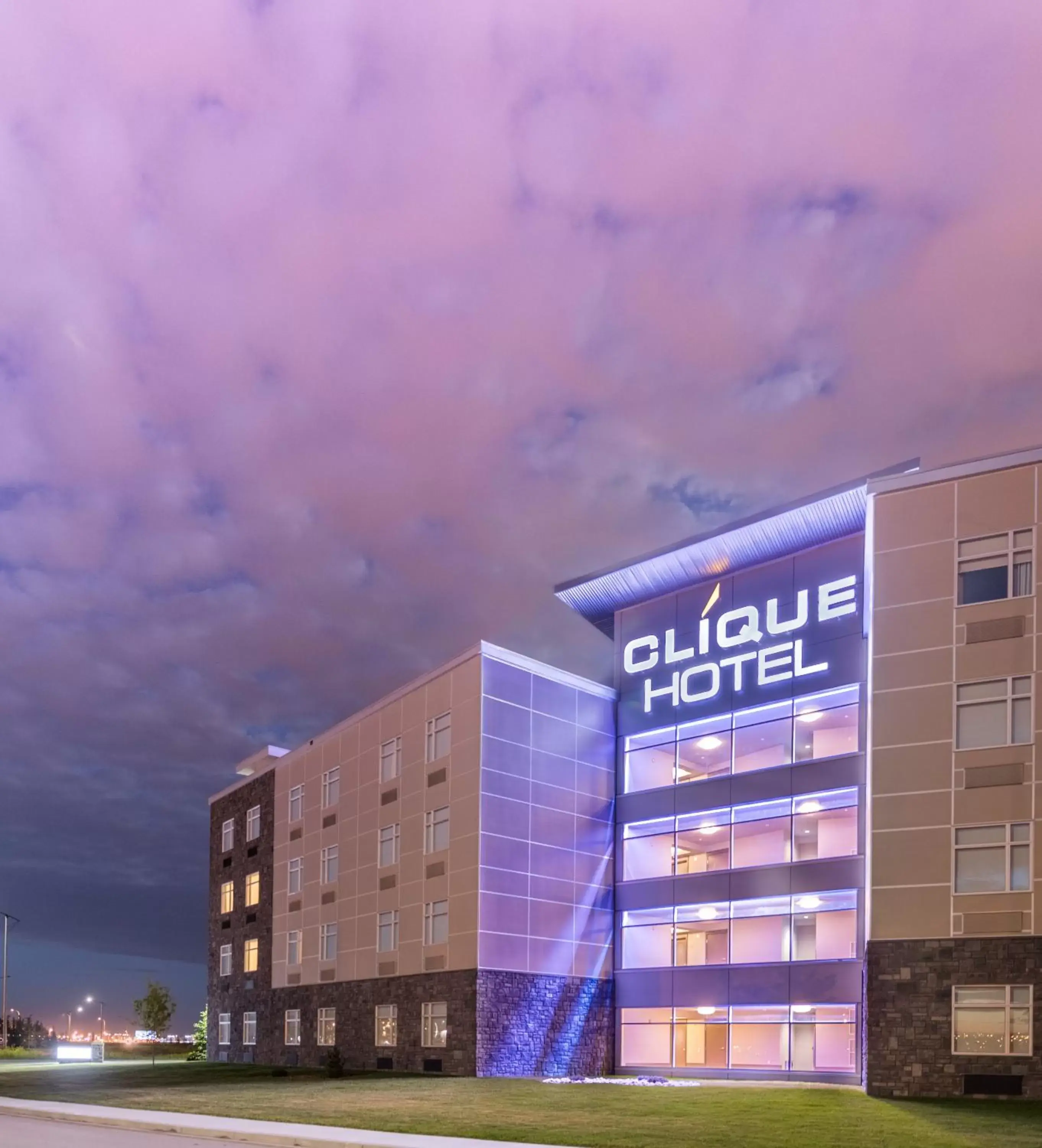 Property building in Hotel Clique Calgary Airport