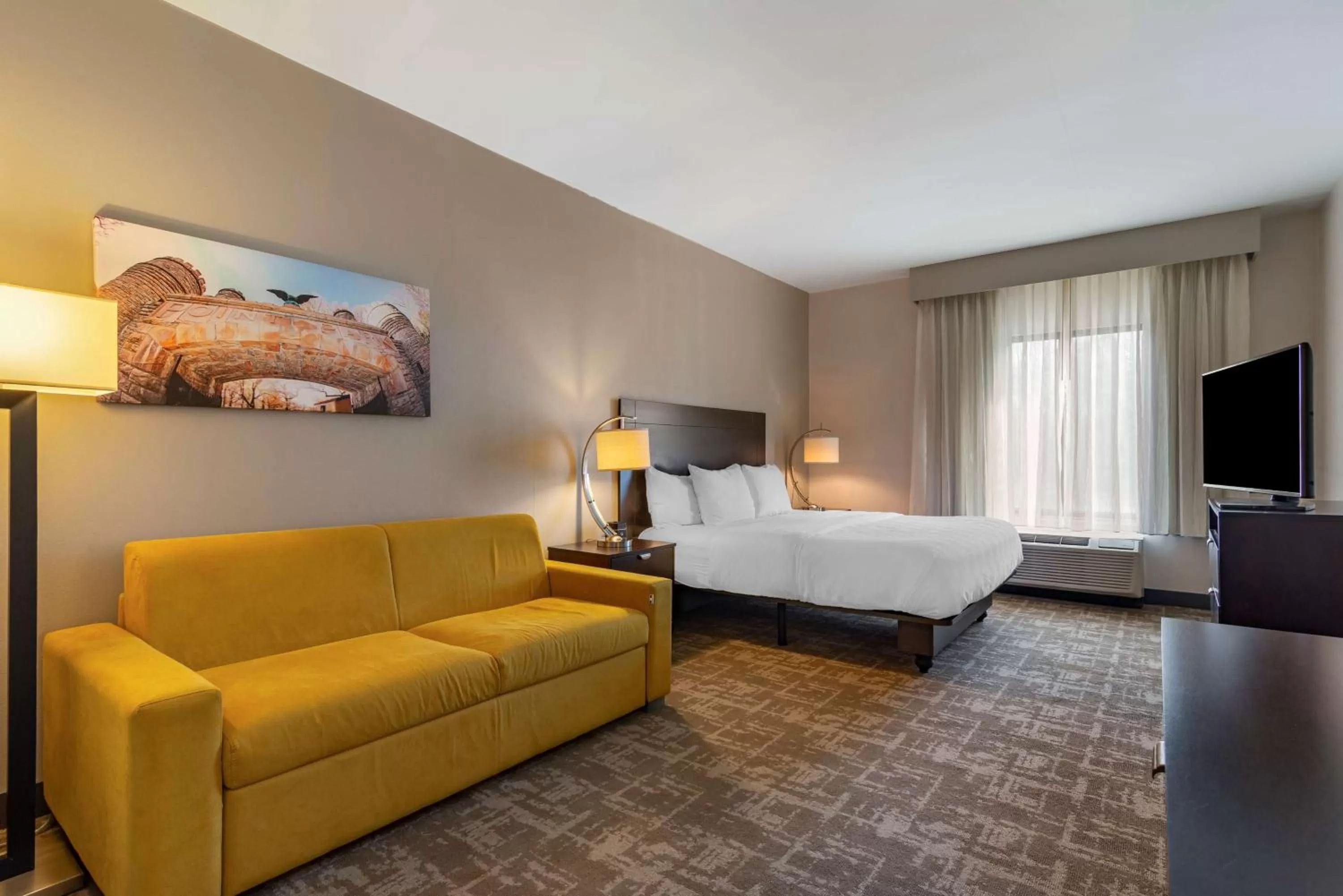 Bedroom, Bed in Best Western Plus Dalton Inn