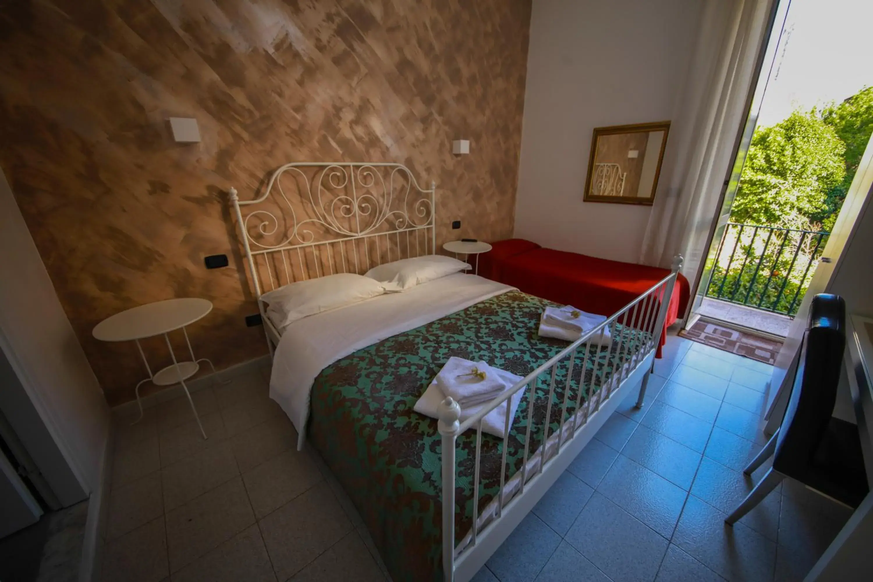 Photo of the whole room, Bed in Hotel Pisa