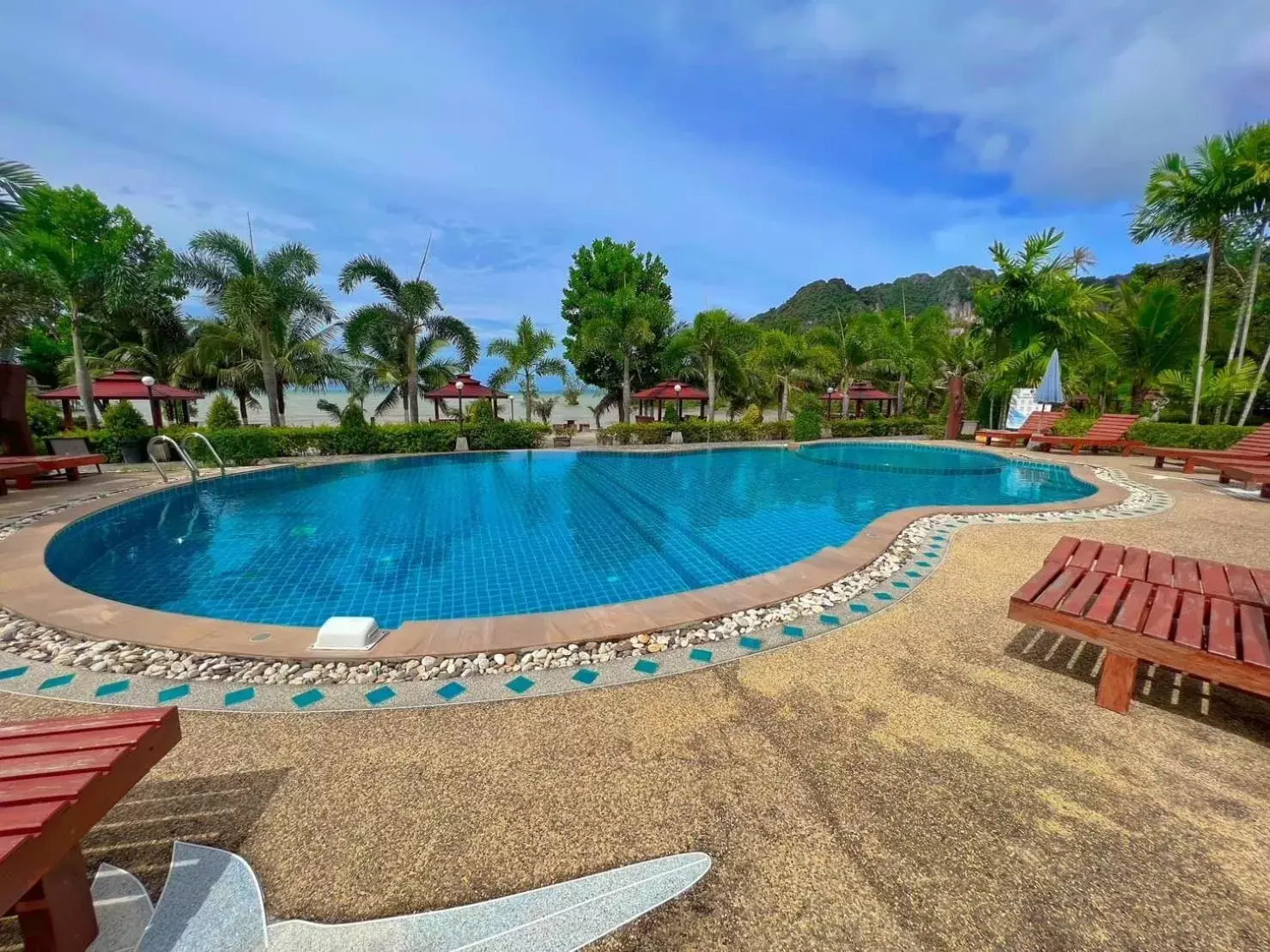 Swimming Pool in Diamond Beach Resort