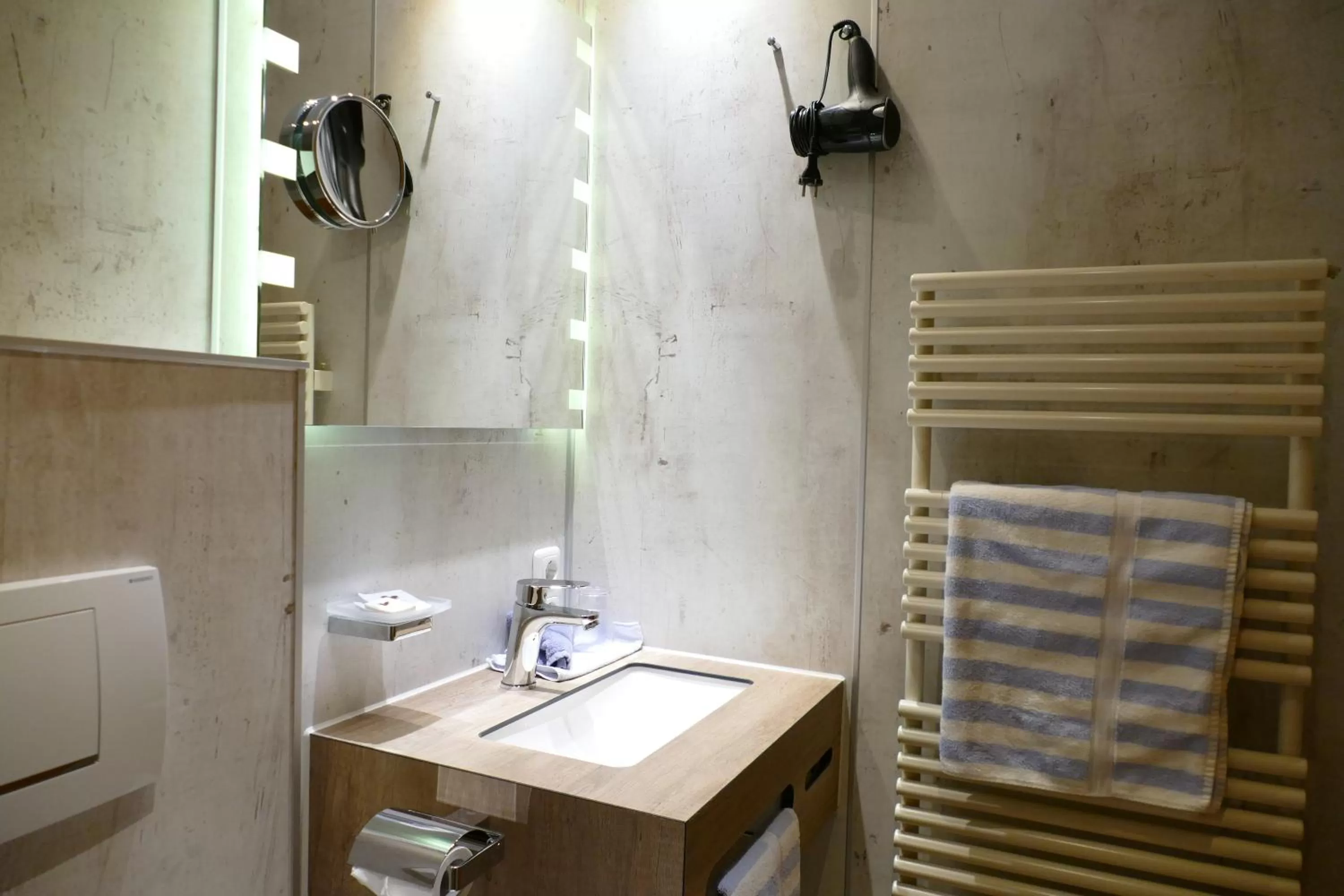 Bathroom in Altstadt-Hotel Zum Hechten