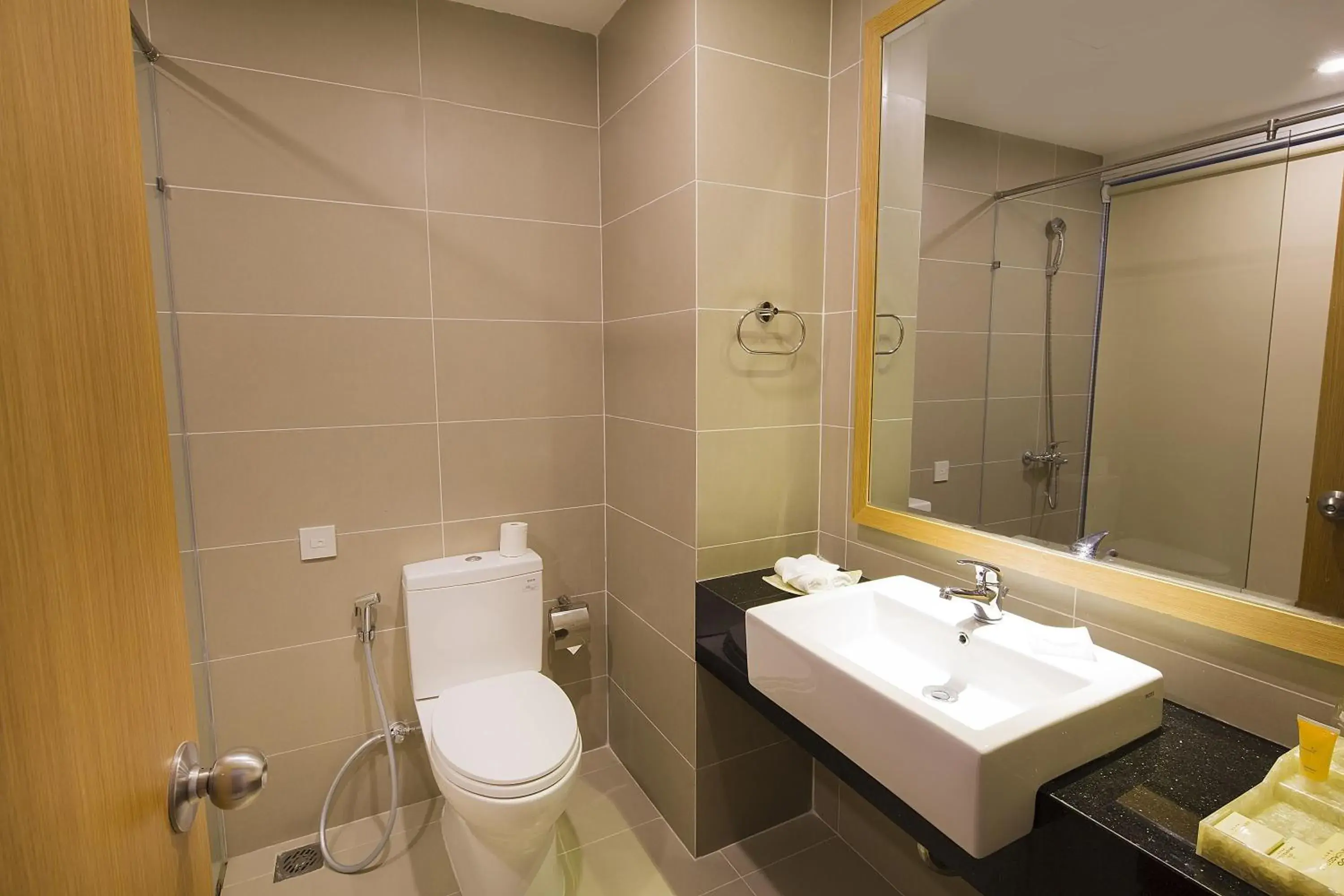 Toilet, Bathroom in Dendro Gold Hotel
