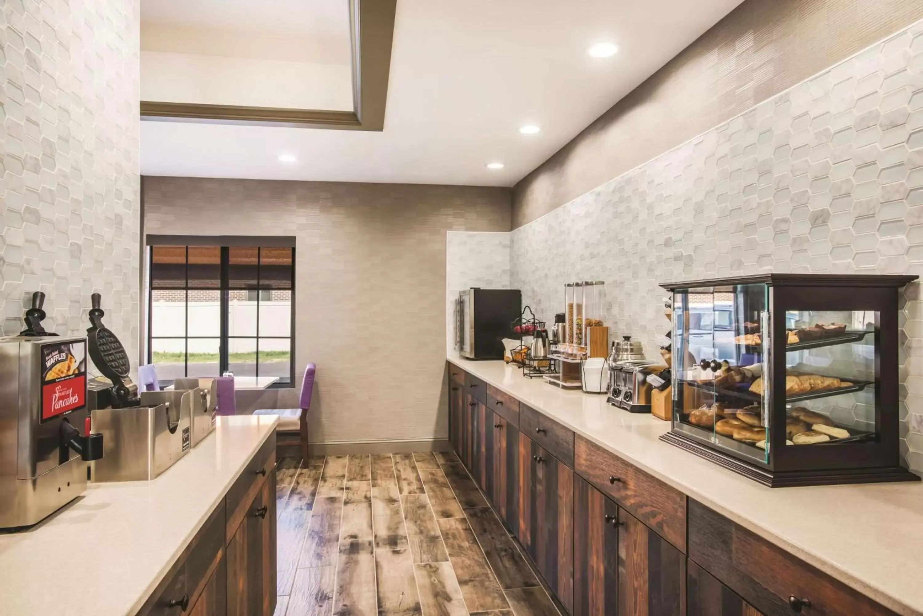 Restaurant/places to eat in La Quinta by Wyndham Chambersburg Restaurant/places to eat in La Quinta by Wyndham Chambersburg