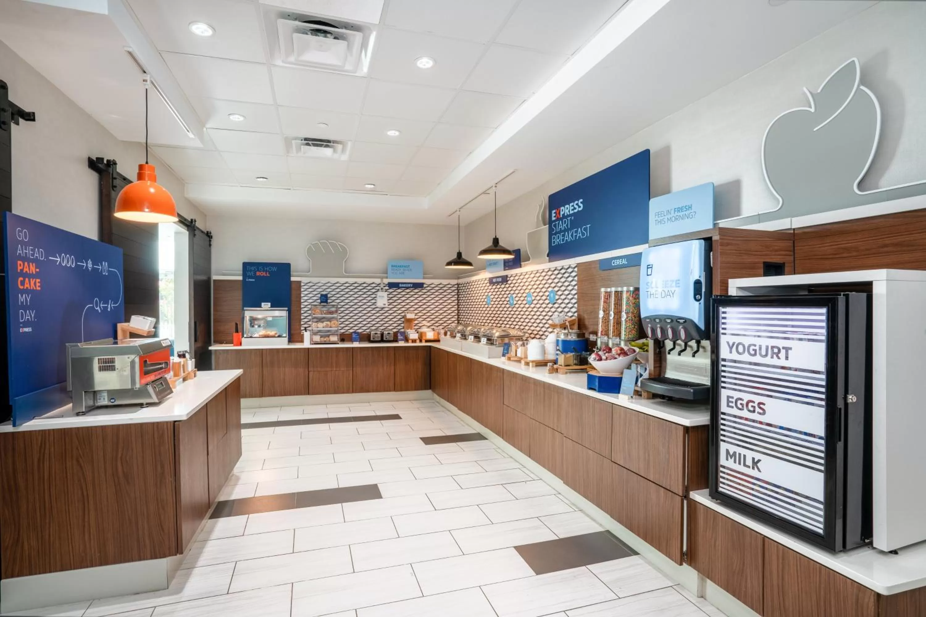 Breakfast in Holiday Inn Express & Suites Atlanta Airport NE - Hapeville by IHG