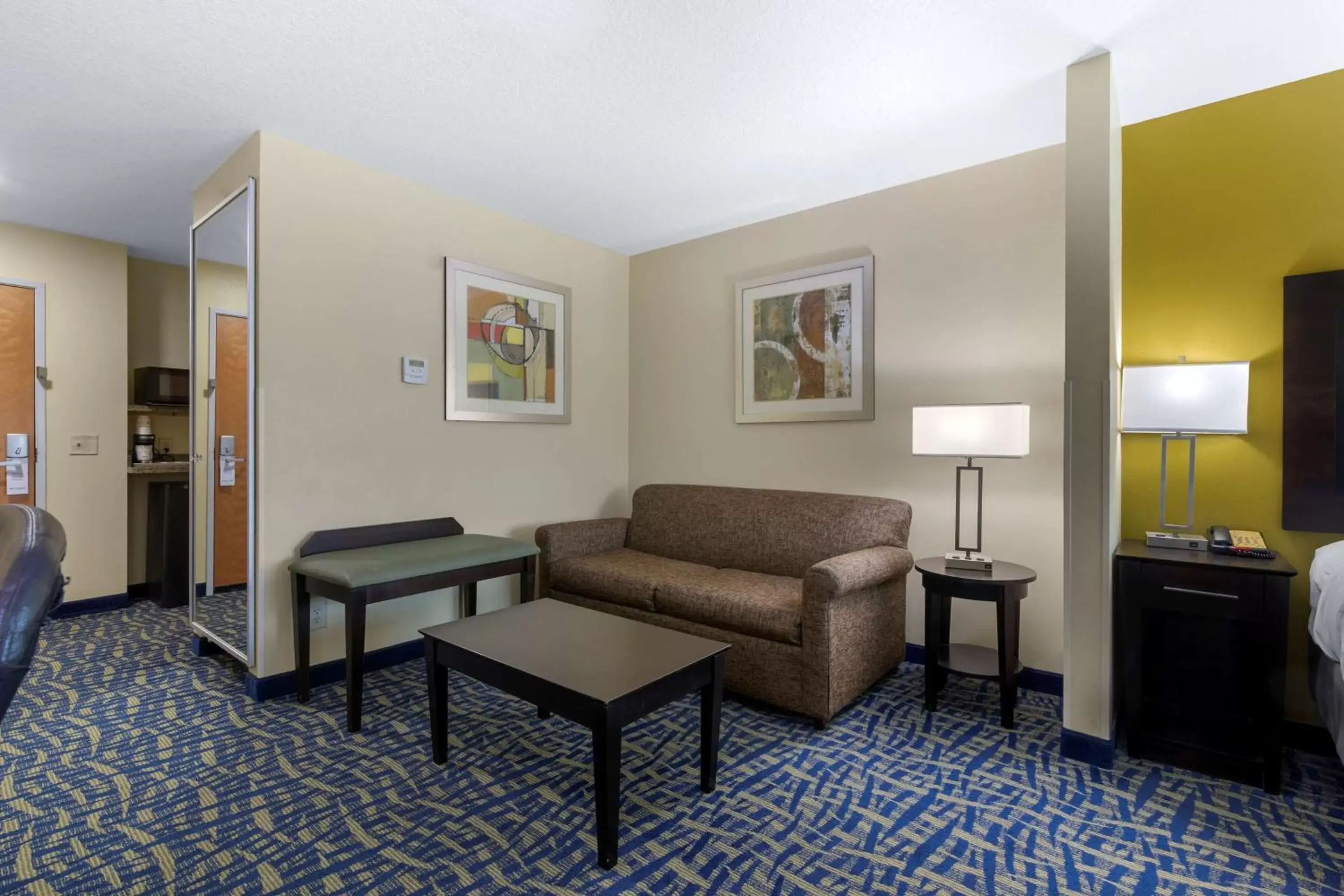 Bedroom, Seating Area in Best Western Plus Brunswick Inn & Suites