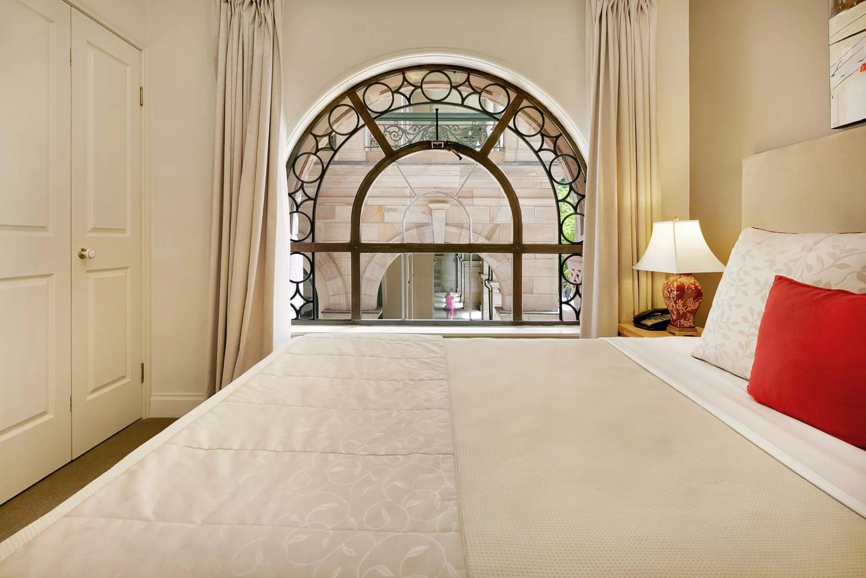 Bed in Manor Apartment Hotel