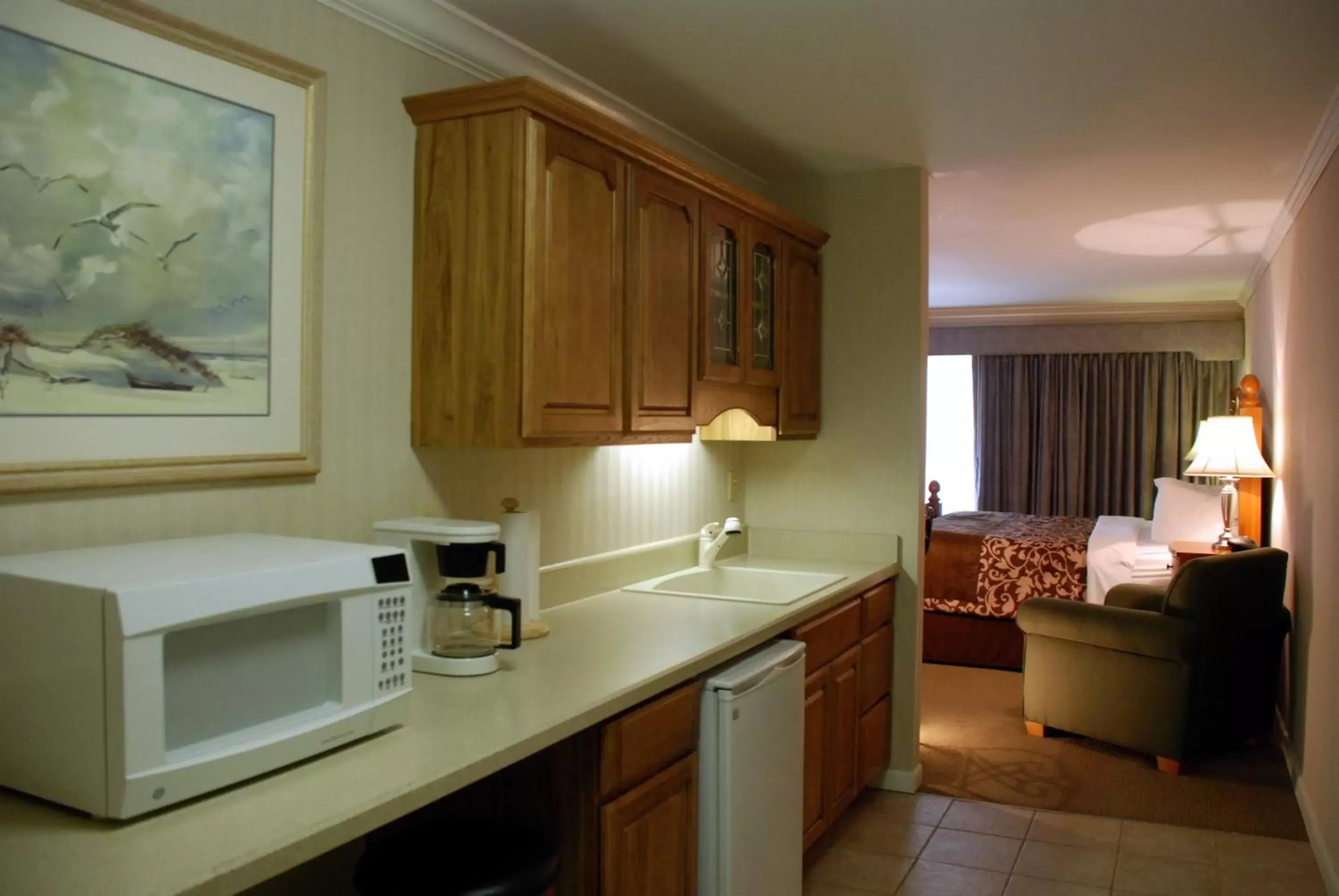 Kitchen or kitchenette, Kitchen/Kitchenette in Best Western Chincoteague Island