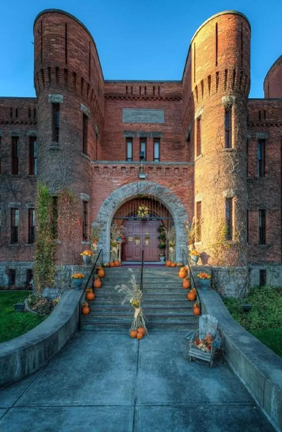Facade/entrance in Amsterdam Castle NY Facade/entrance in Amsterdam Castle NY