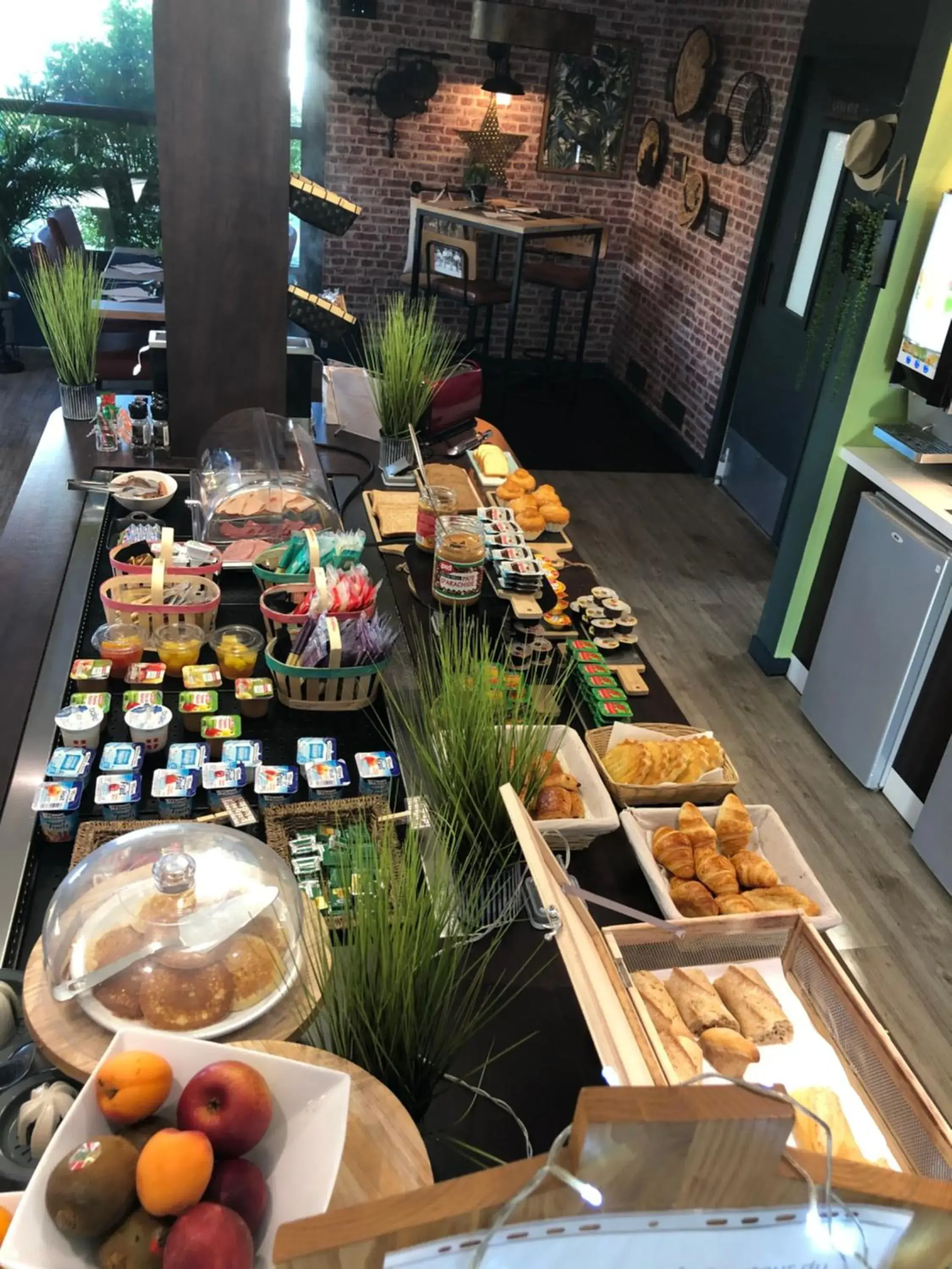 Continental breakfast in Hôtel Kyriad Cap Sud Continental breakfast in Hôtel Kyriad Cap Sud