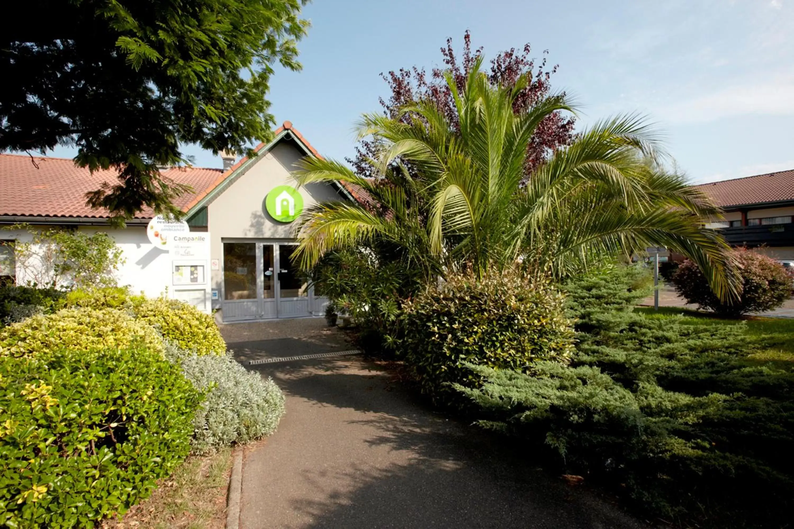 Facade/entrance in Campanile Hendaye