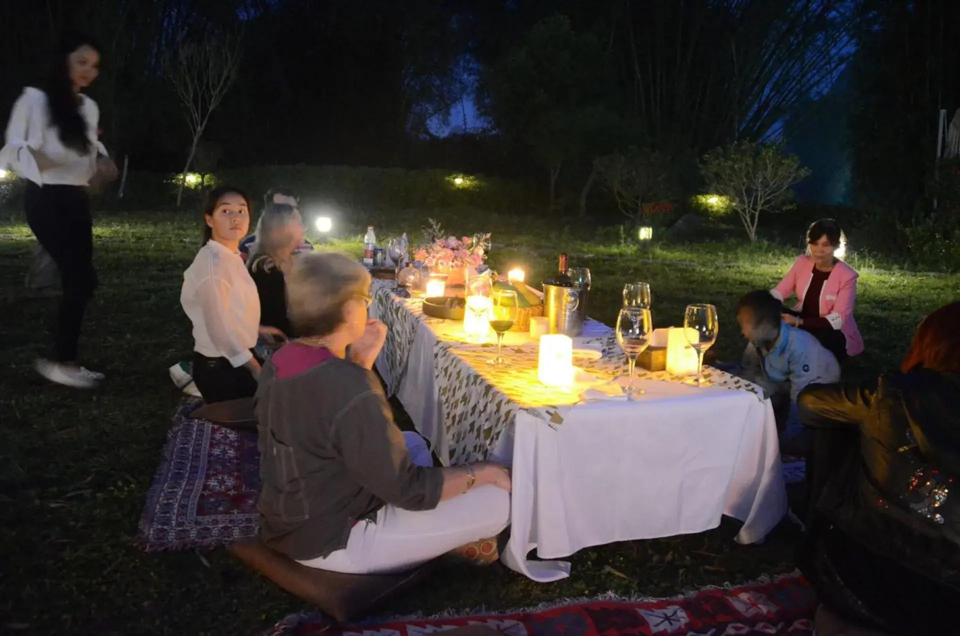 BBQ facilities, Guests in Yangshuo Moondance Hotel