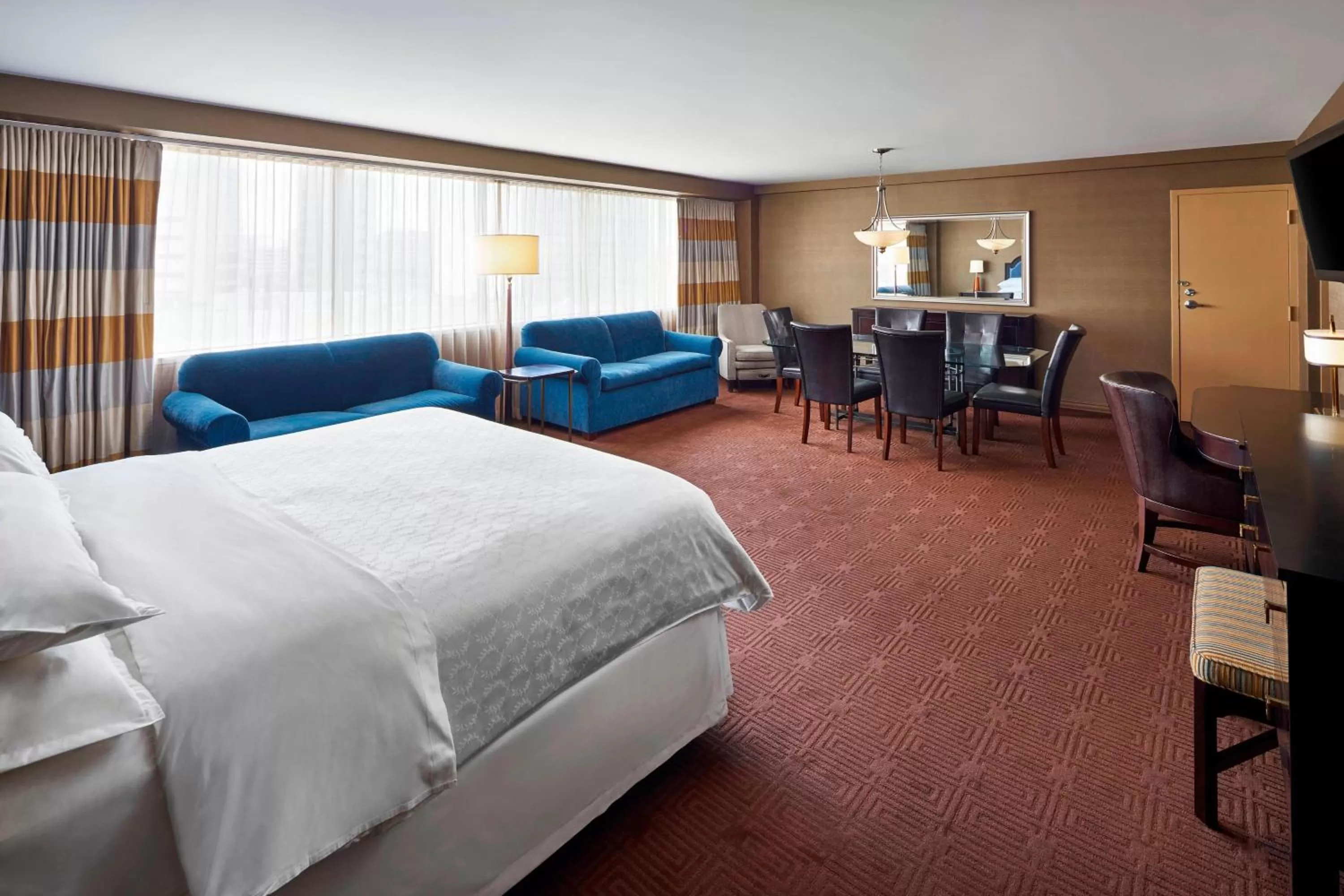 Photo of the whole room, Bed in Sheraton Inner Harbor Hotel