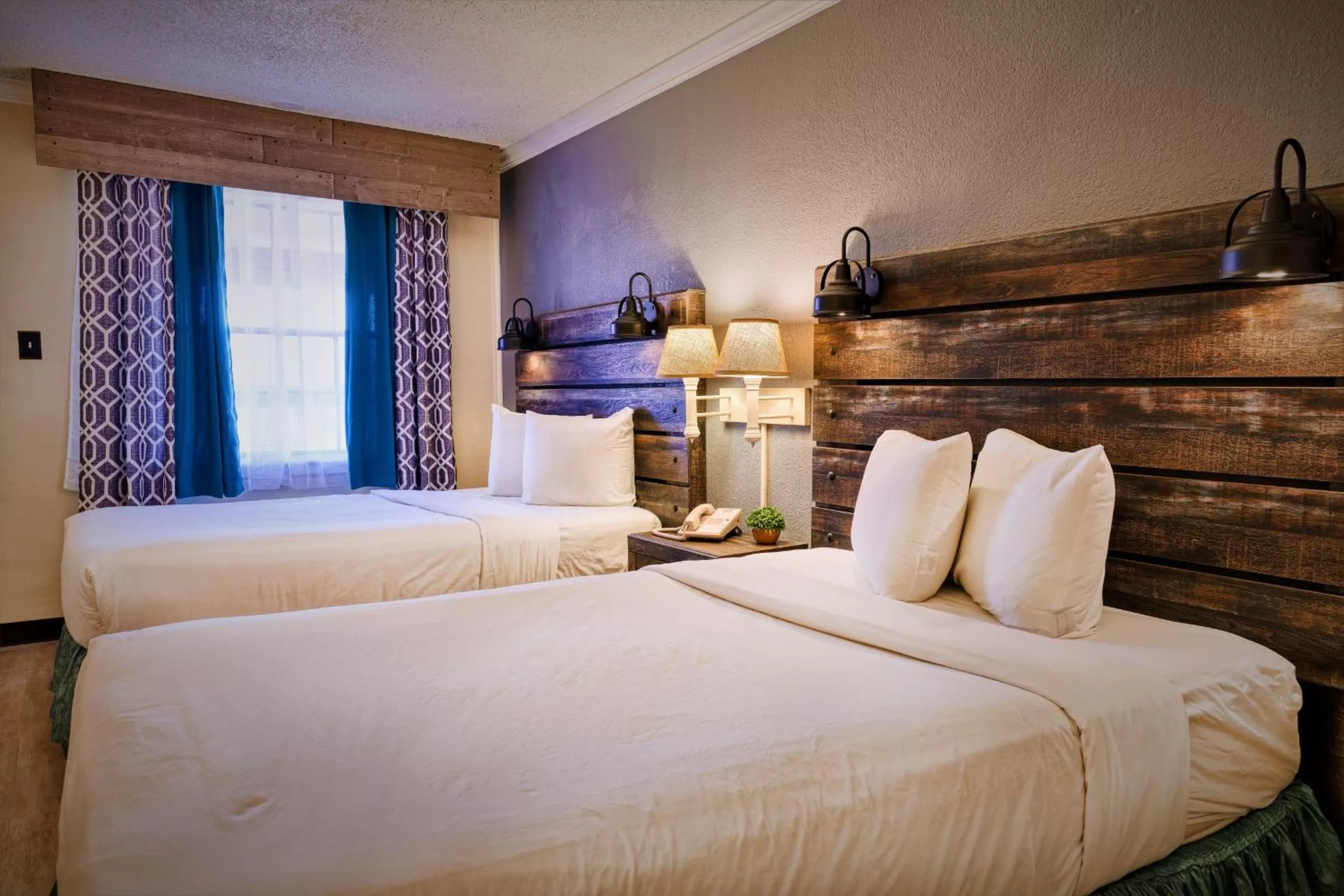 Photo of the whole room in San Mateo Inn