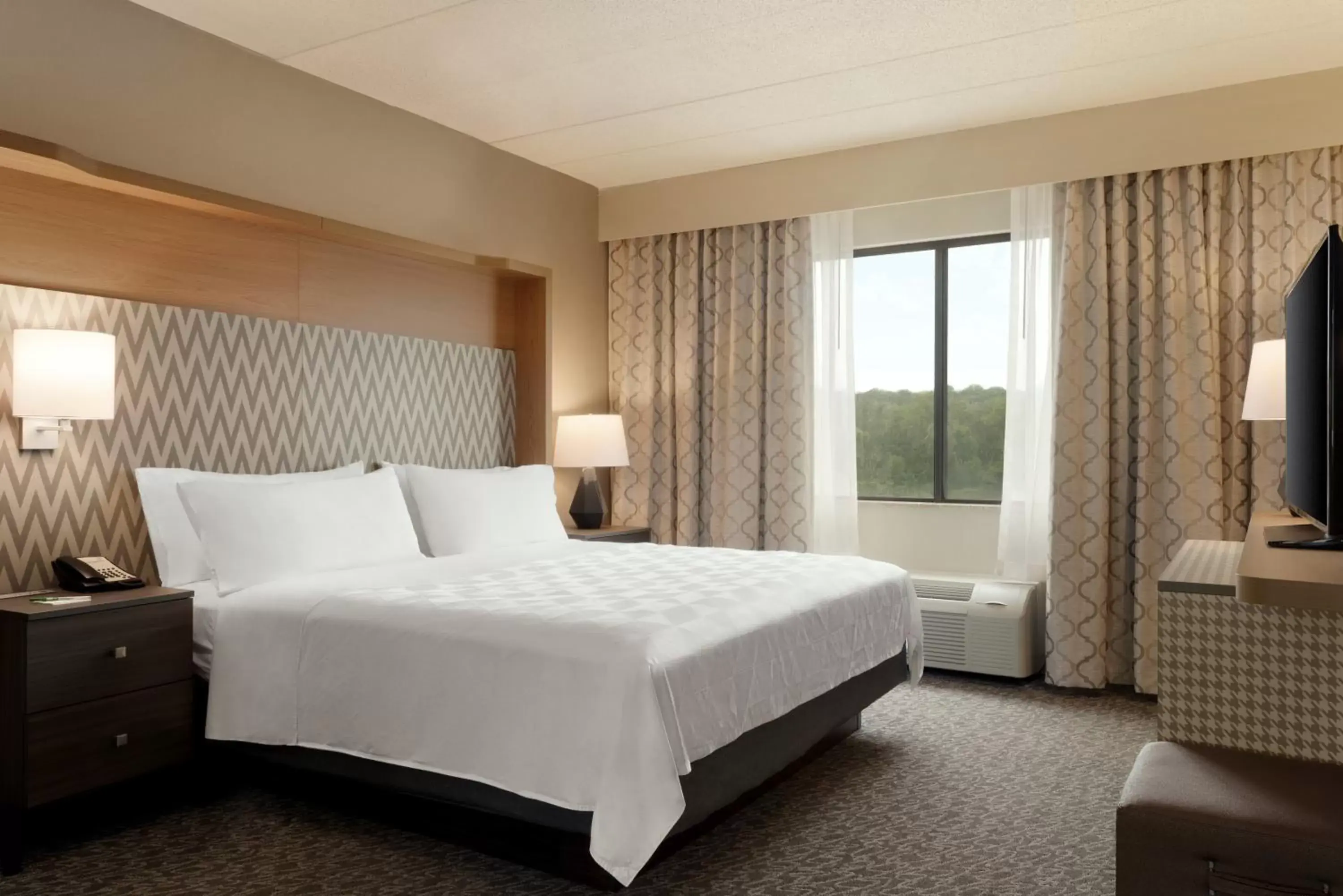 Bedroom, Bed in Holiday Inn Hotel & Suites Council Bluffs, an IHG Hotel