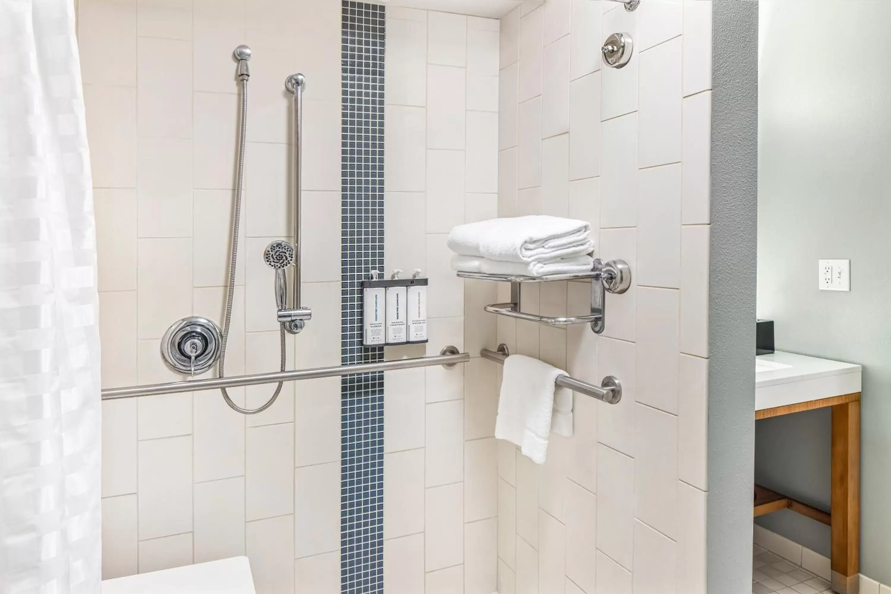 Bathroom in Hyatt Place Waikiki Beach