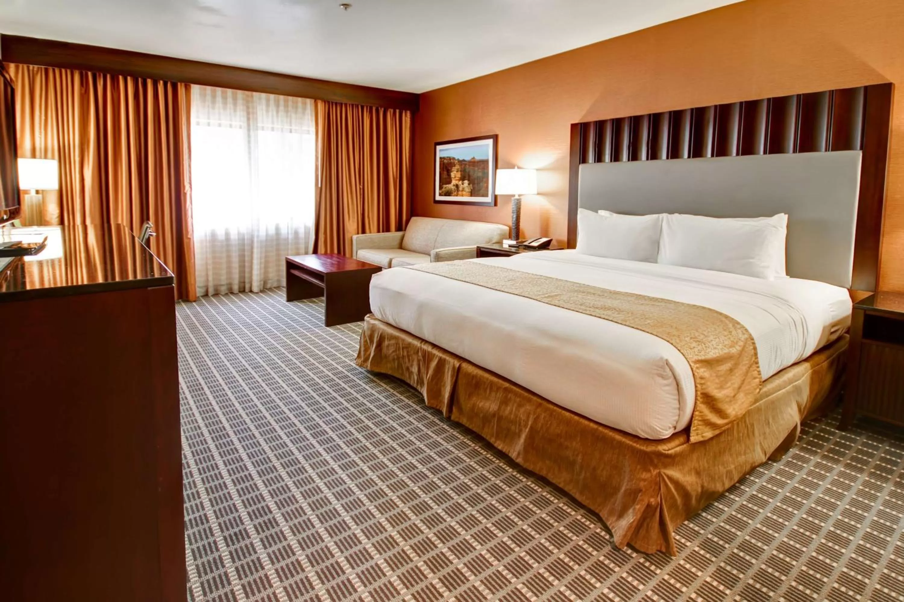 Bed in DoubleTree by Hilton Hotel Flagstaff