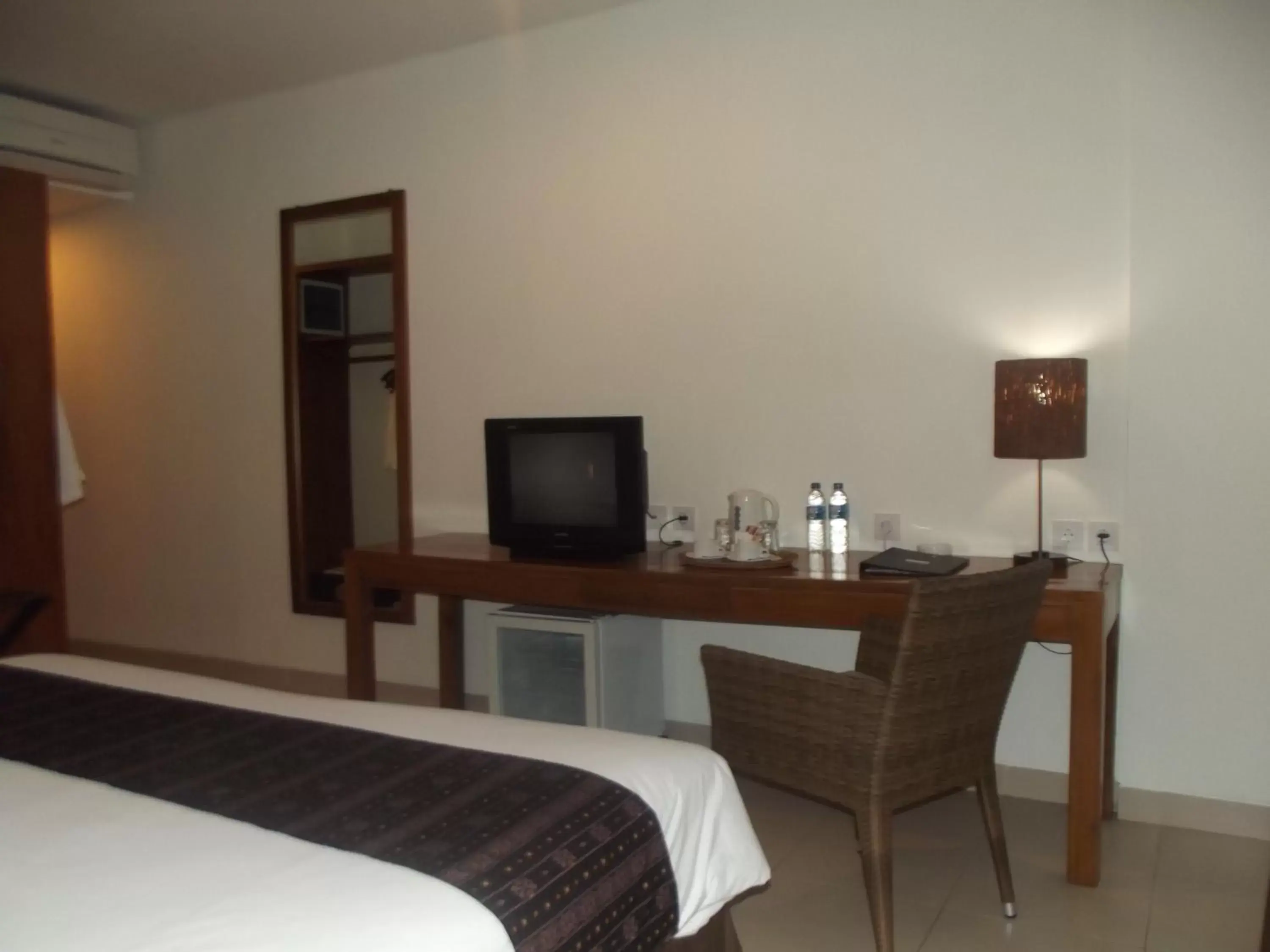 Bedroom, TV/Entertainment Center in Luwansa Beach Hotel