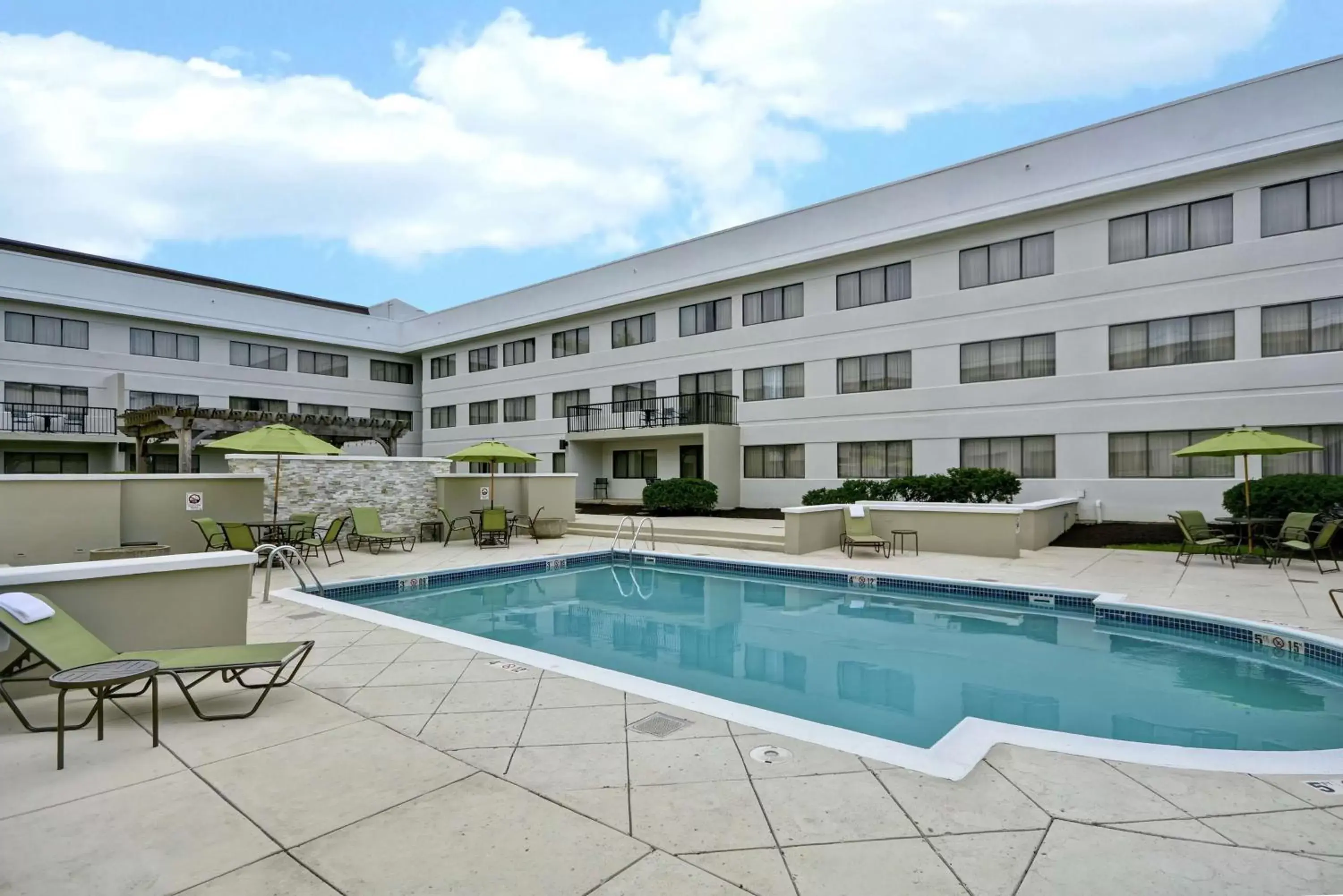 Swimming Pool in Homewood Suites by Hilton Indianapolis Carmel