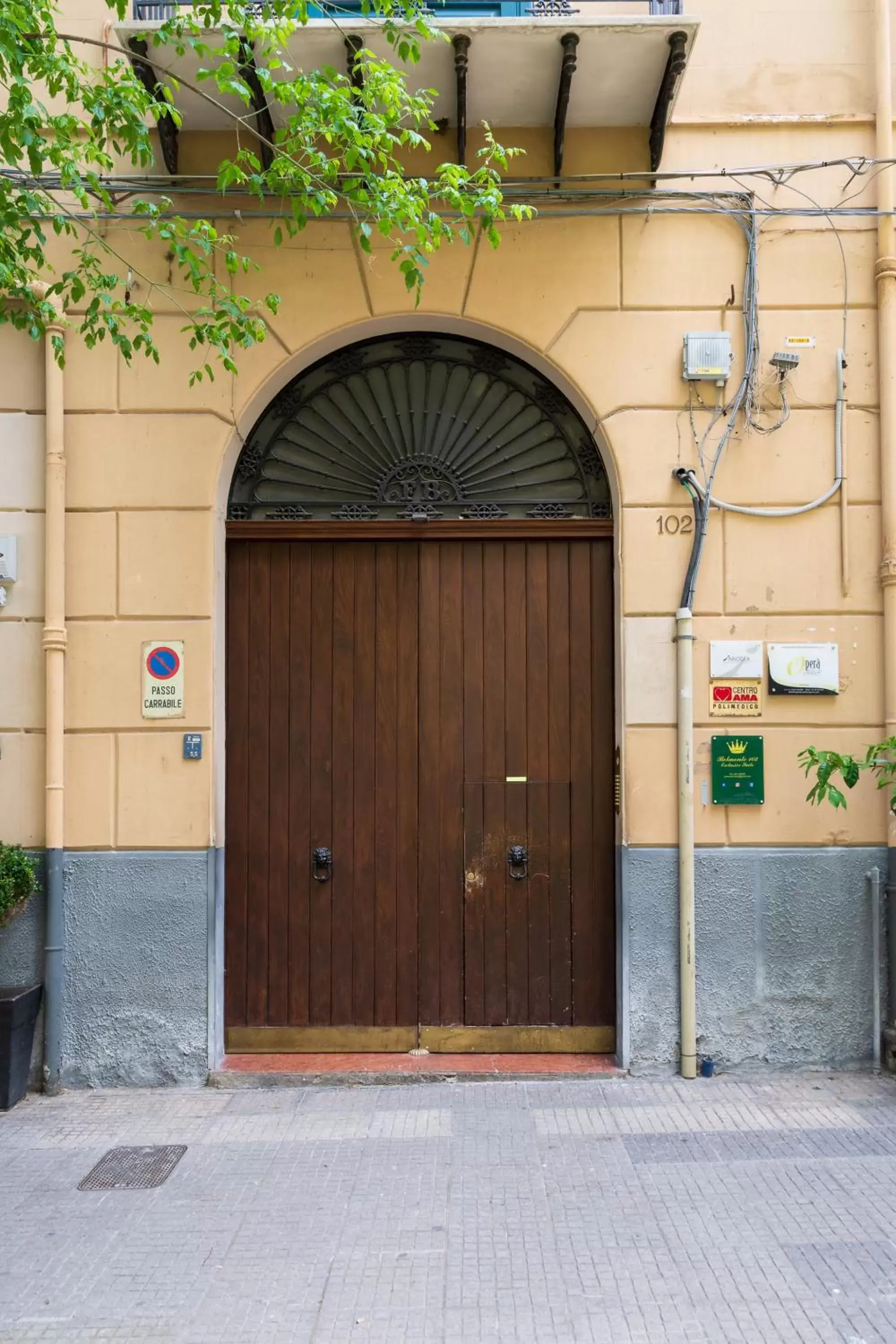 Facade/entrance in Belmonte102 Esclusive Suites