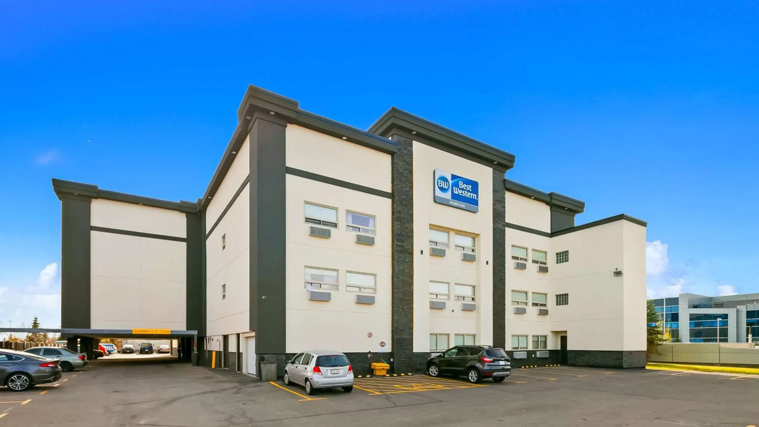 Property building in Best Western Airport Inn Property building in Best Western Airport Inn