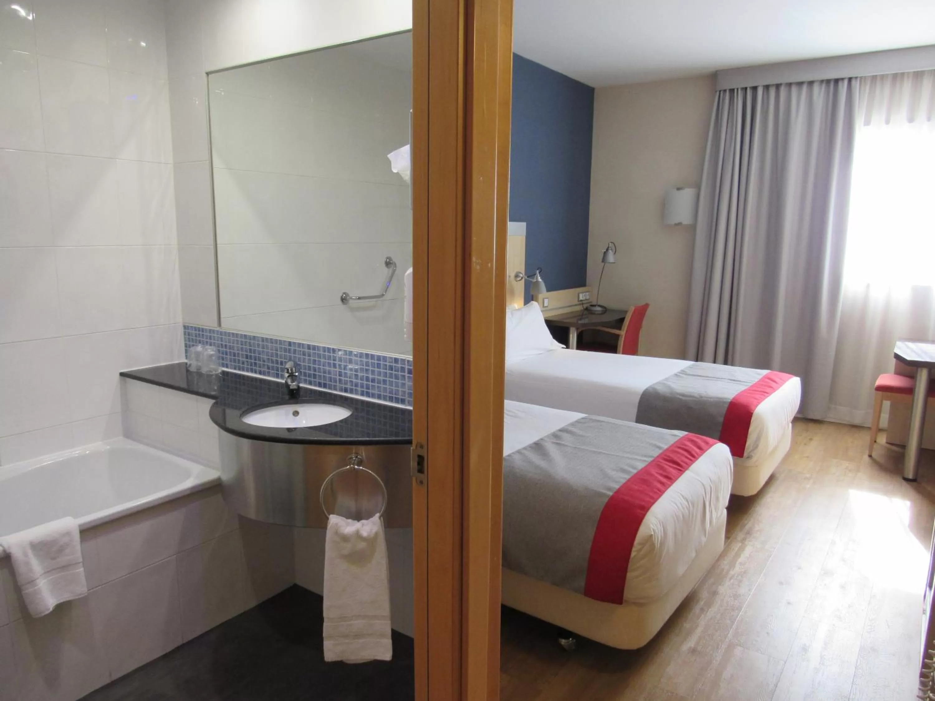Toilet, Bed in Holiday Inn Express Sant Cugat by IHG