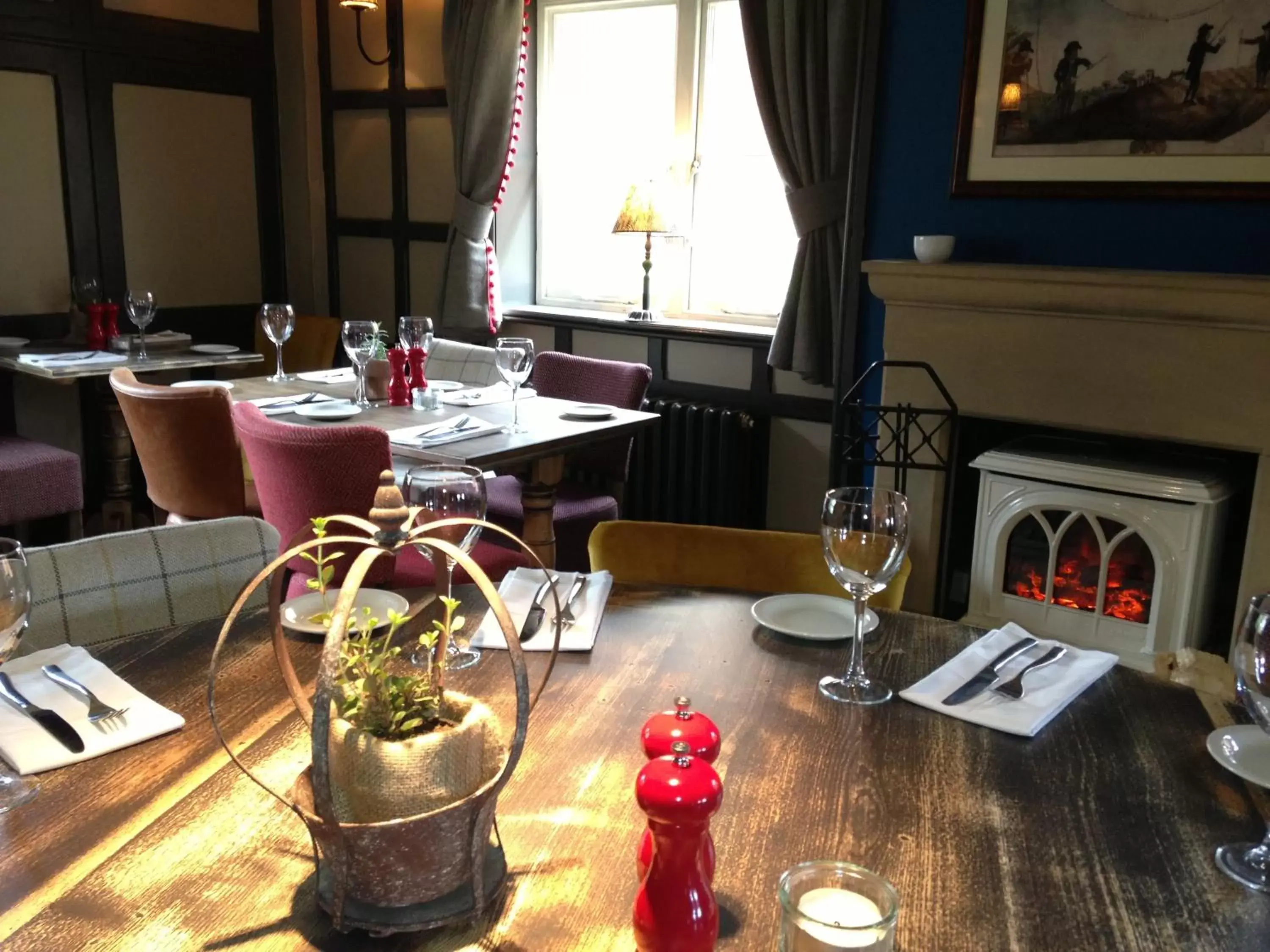 Restaurant/Places to Eat in The Crown Pub, Dining & Rooms