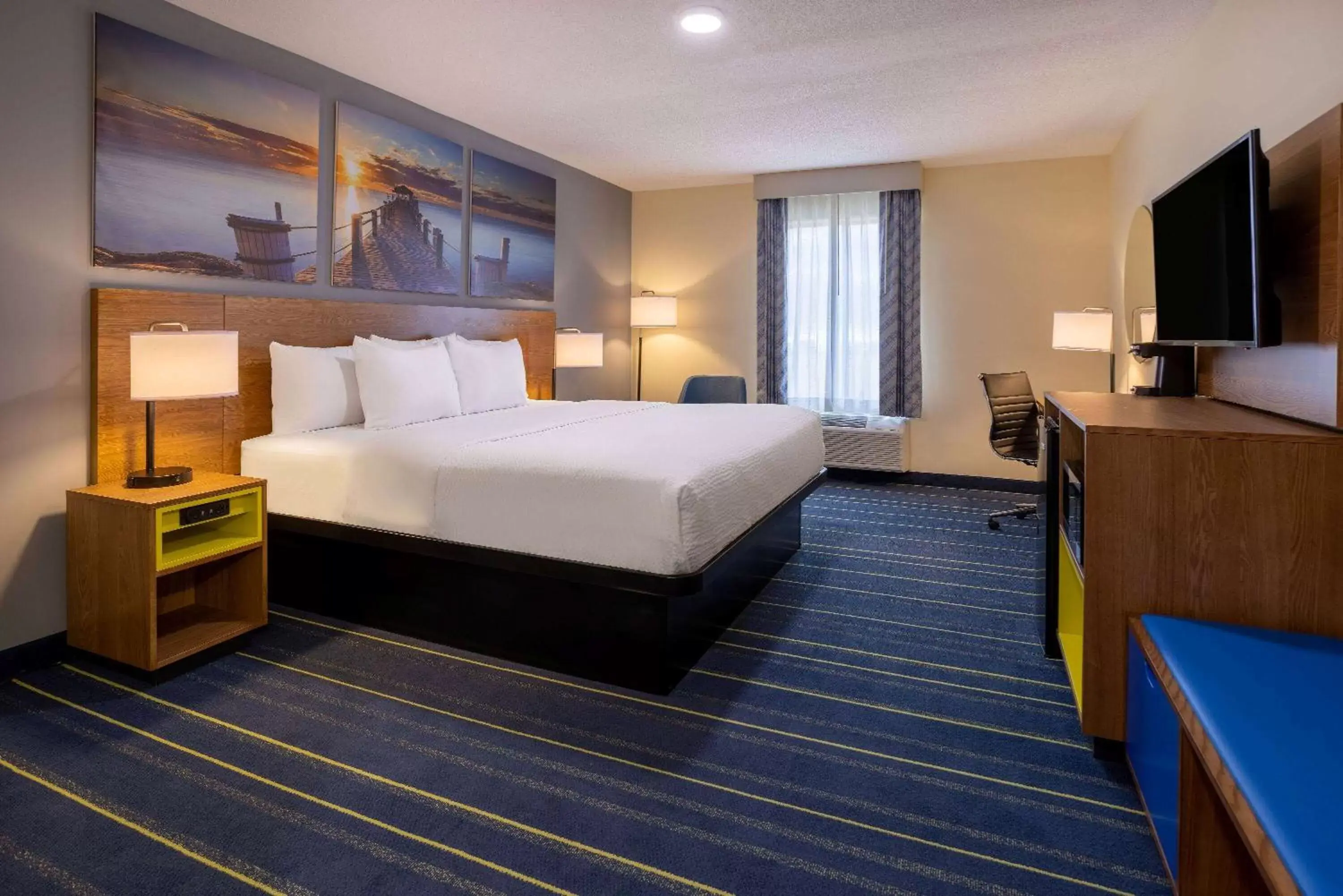 Photo of the whole room in Days Inn by Wyndham Grayson