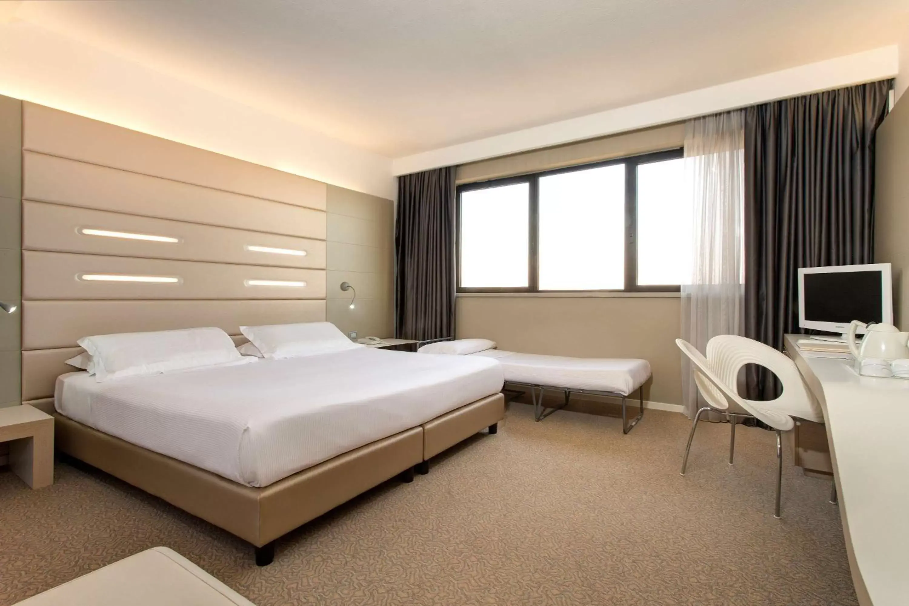 TV and multimedia, Bed in Best Western Plus Tower Hotel Bologna