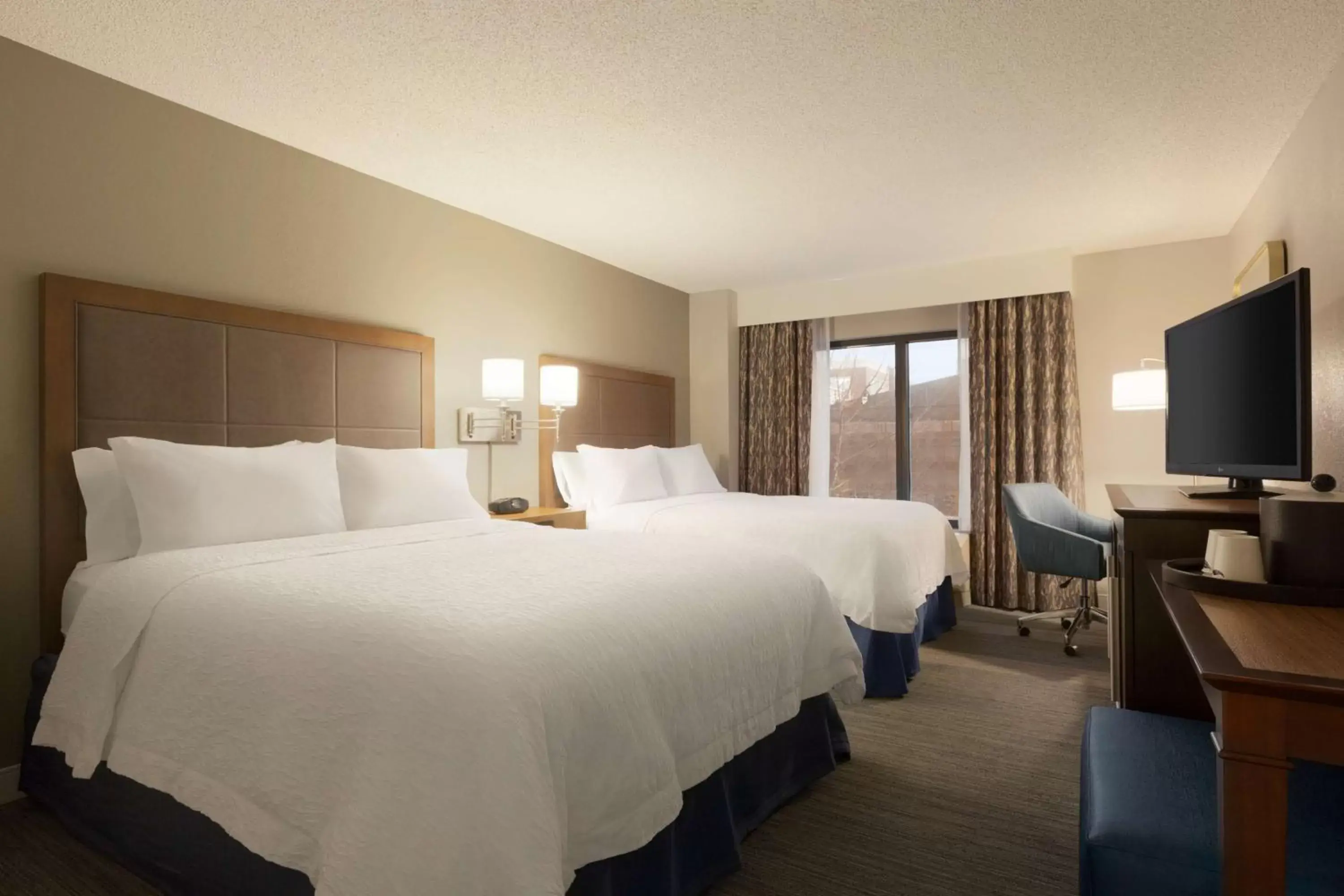 Bedroom, Bed in Hampton Inn & Suites Nashville-Downtown