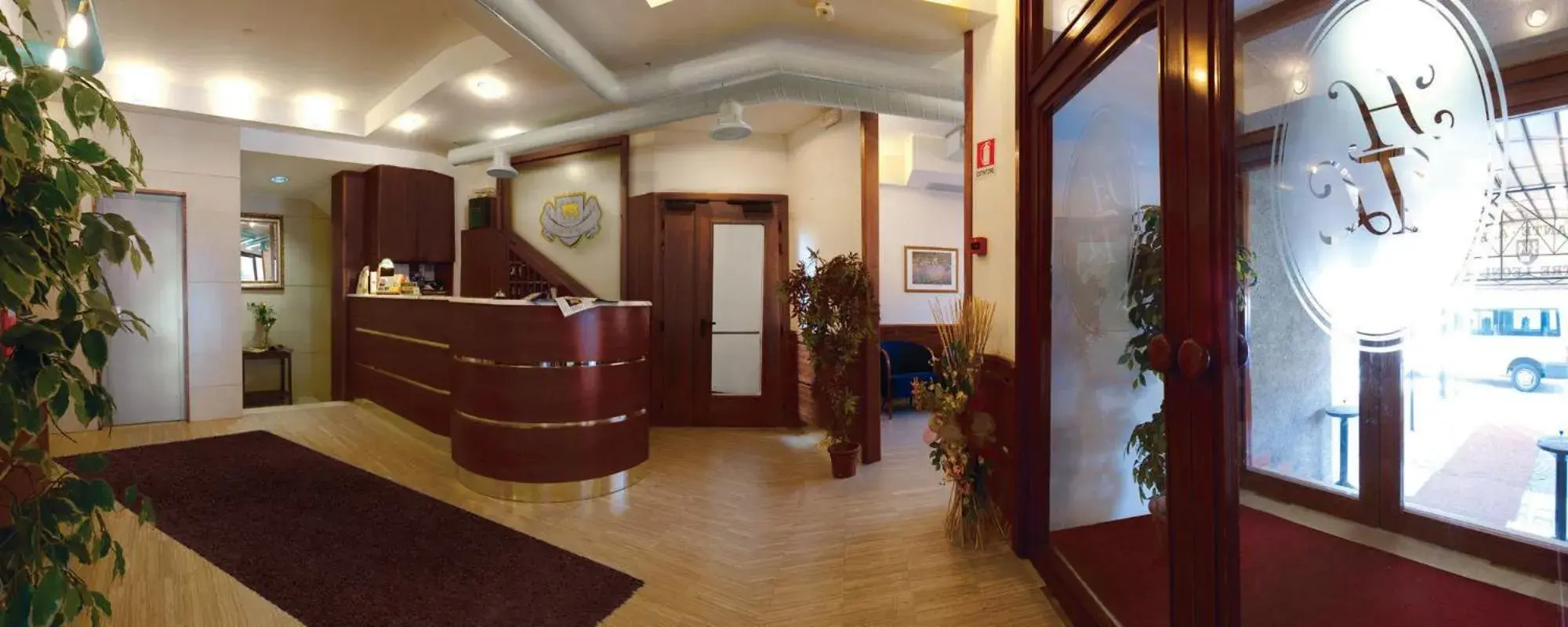 Lobby/Reception in Hotel Ristorante Tre Leoni