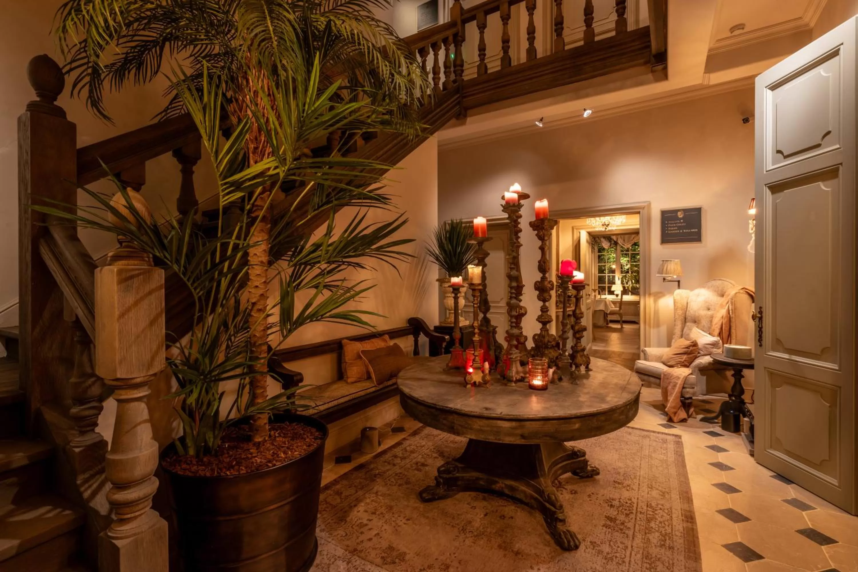 Lobby or reception in The Notary