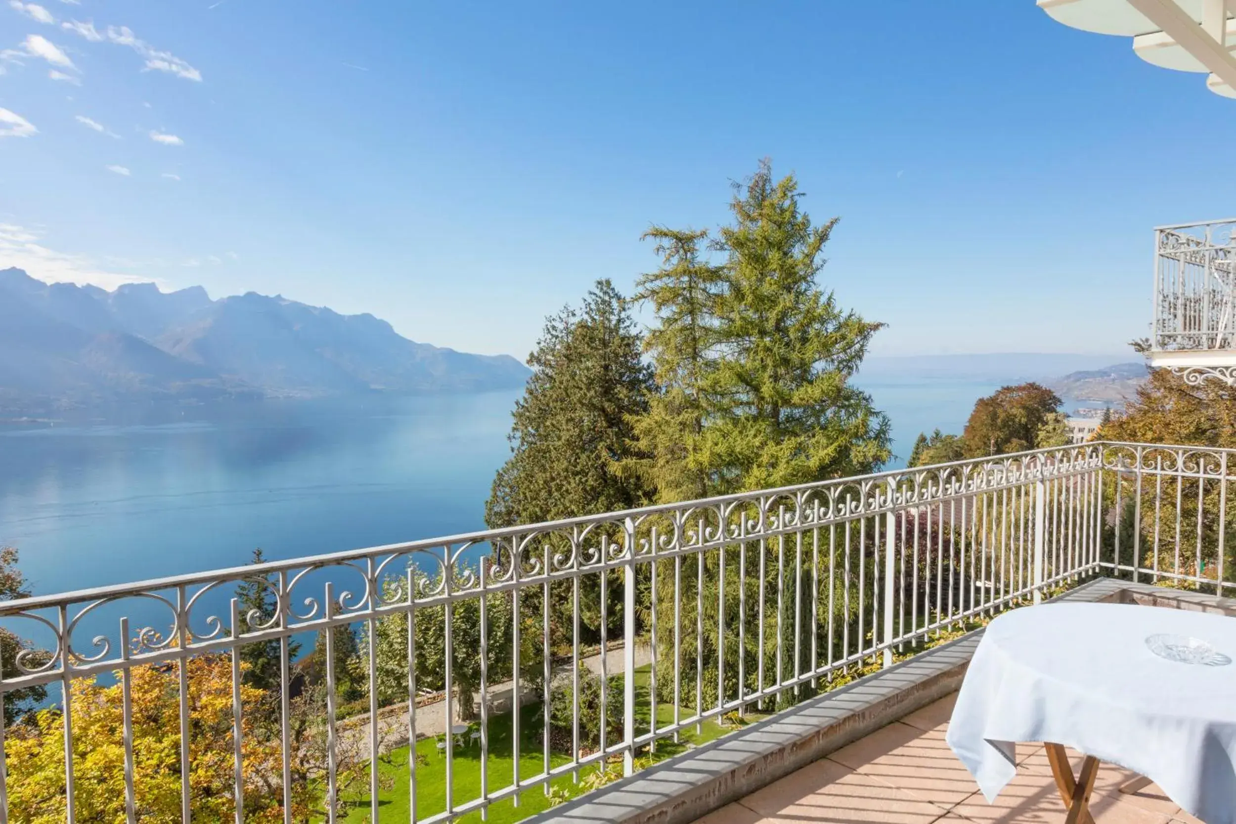 Balcony/Terrace, Sea View in Hotel Victoria Glion