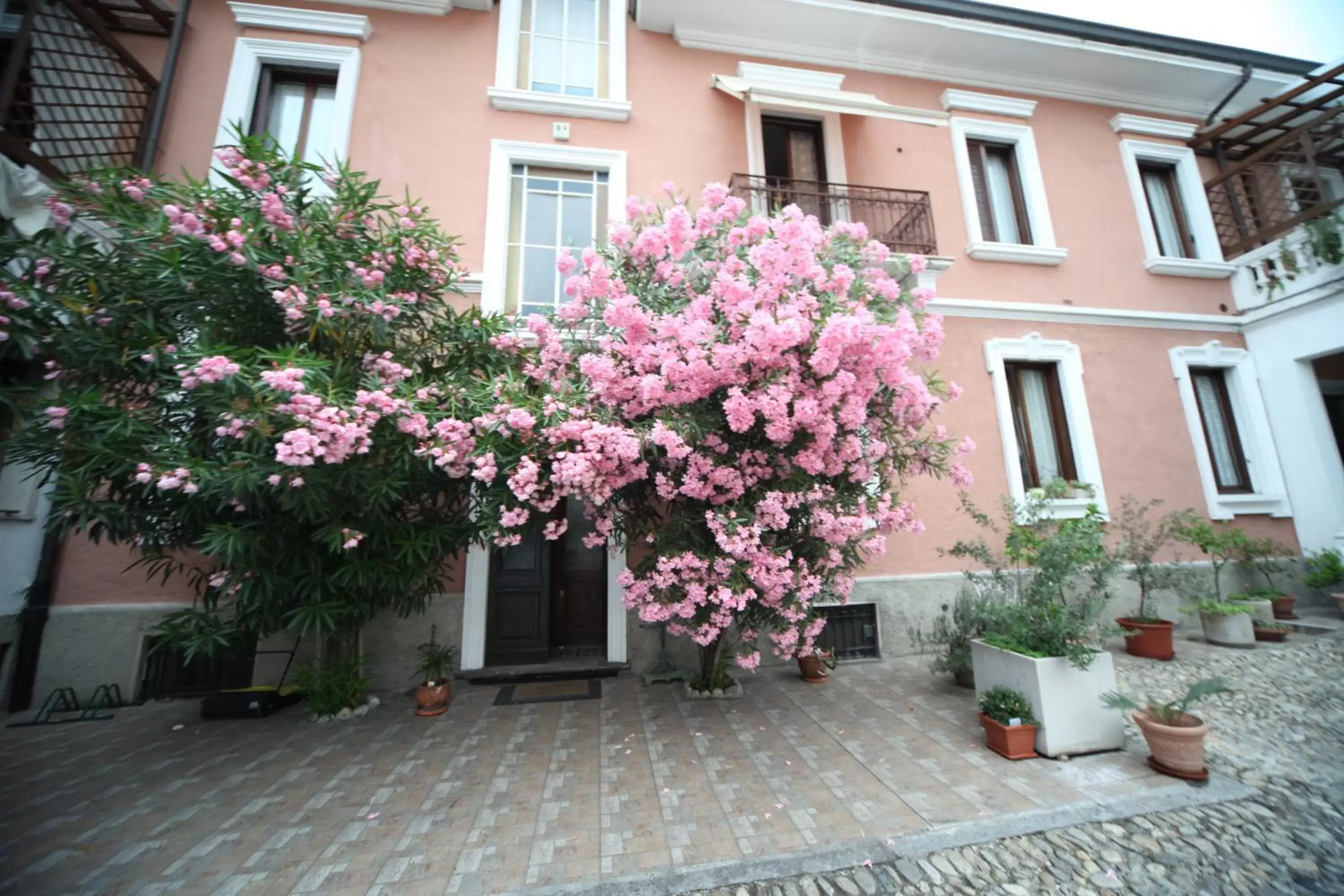 Spring, Property Building in Antica Corte Milanese