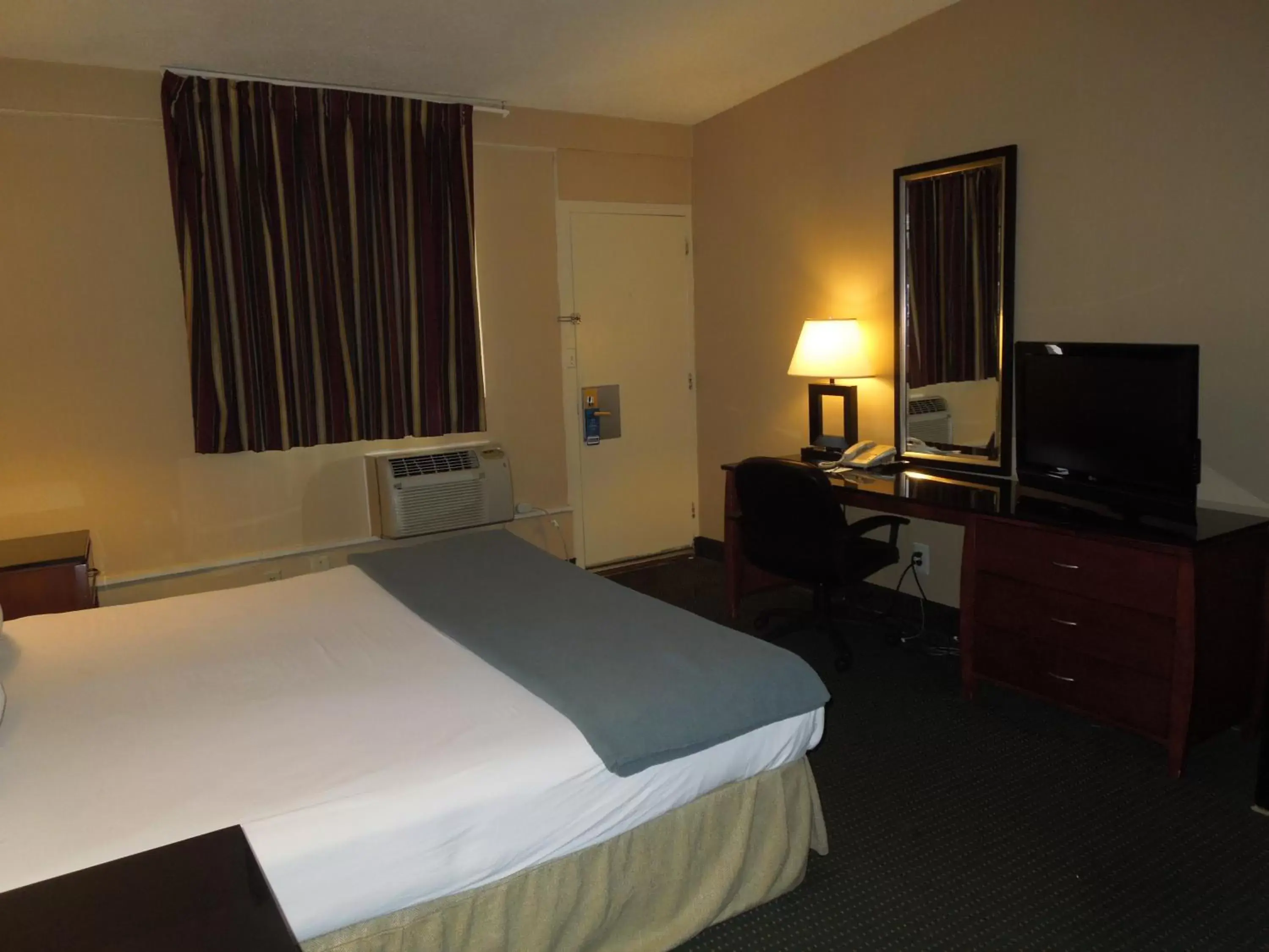 Bedroom, Bed in Travelodge by Wyndham Silver Spring Bedroom, Bed in Travelodge by Wyndham Silver Spring