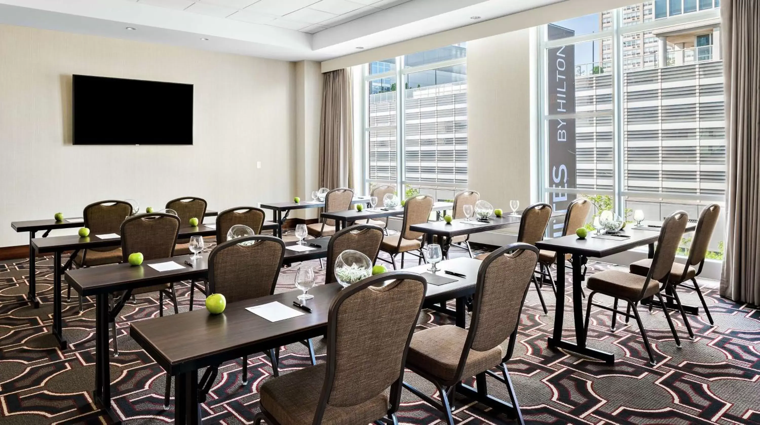 Meeting/conference room, Restaurant/Places to Eat in Home2 Suites By Hilton Chicago McCormick Place