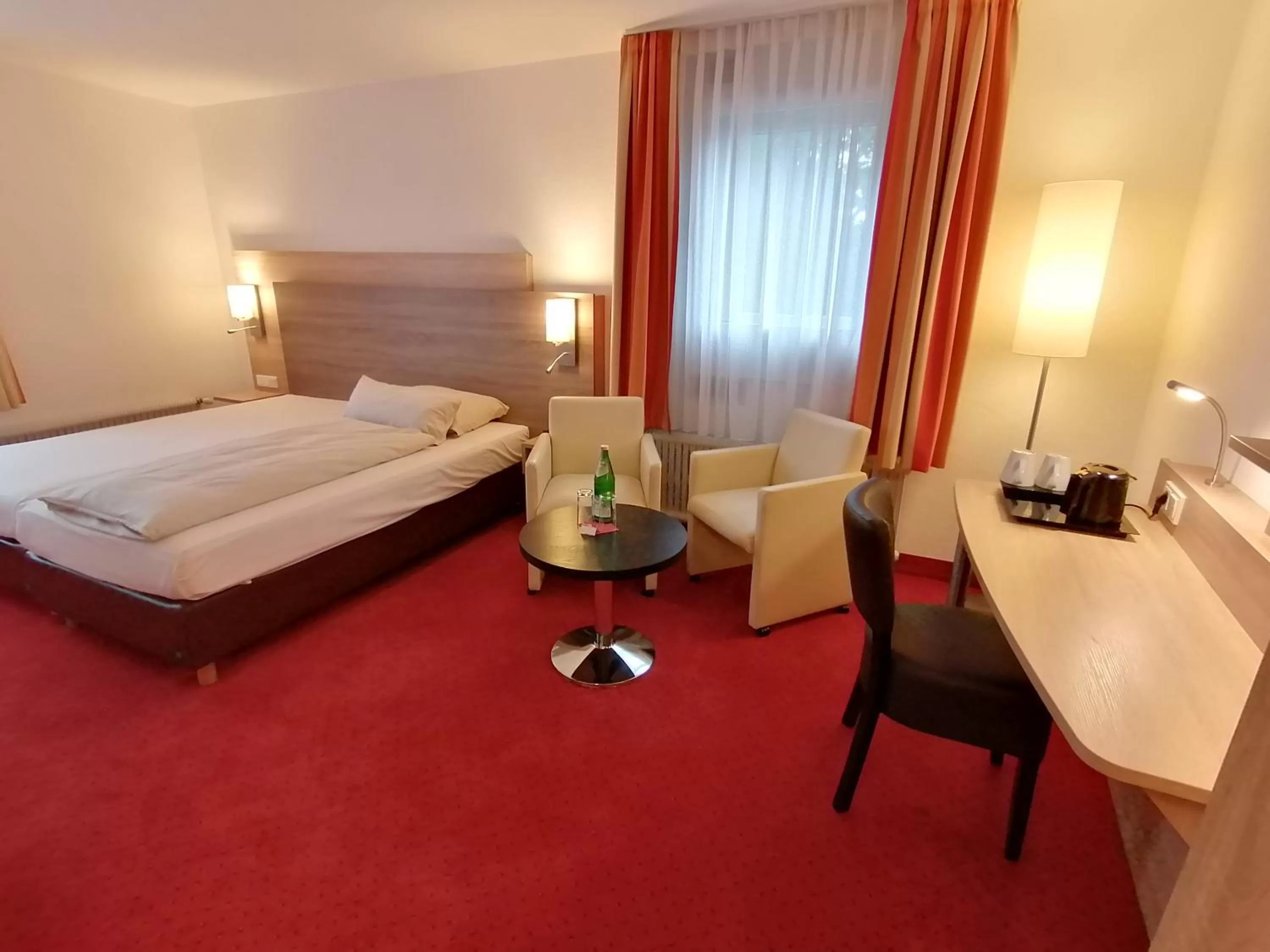 Photo of the whole room, Bed in Montana Hotel Mönchengladbach