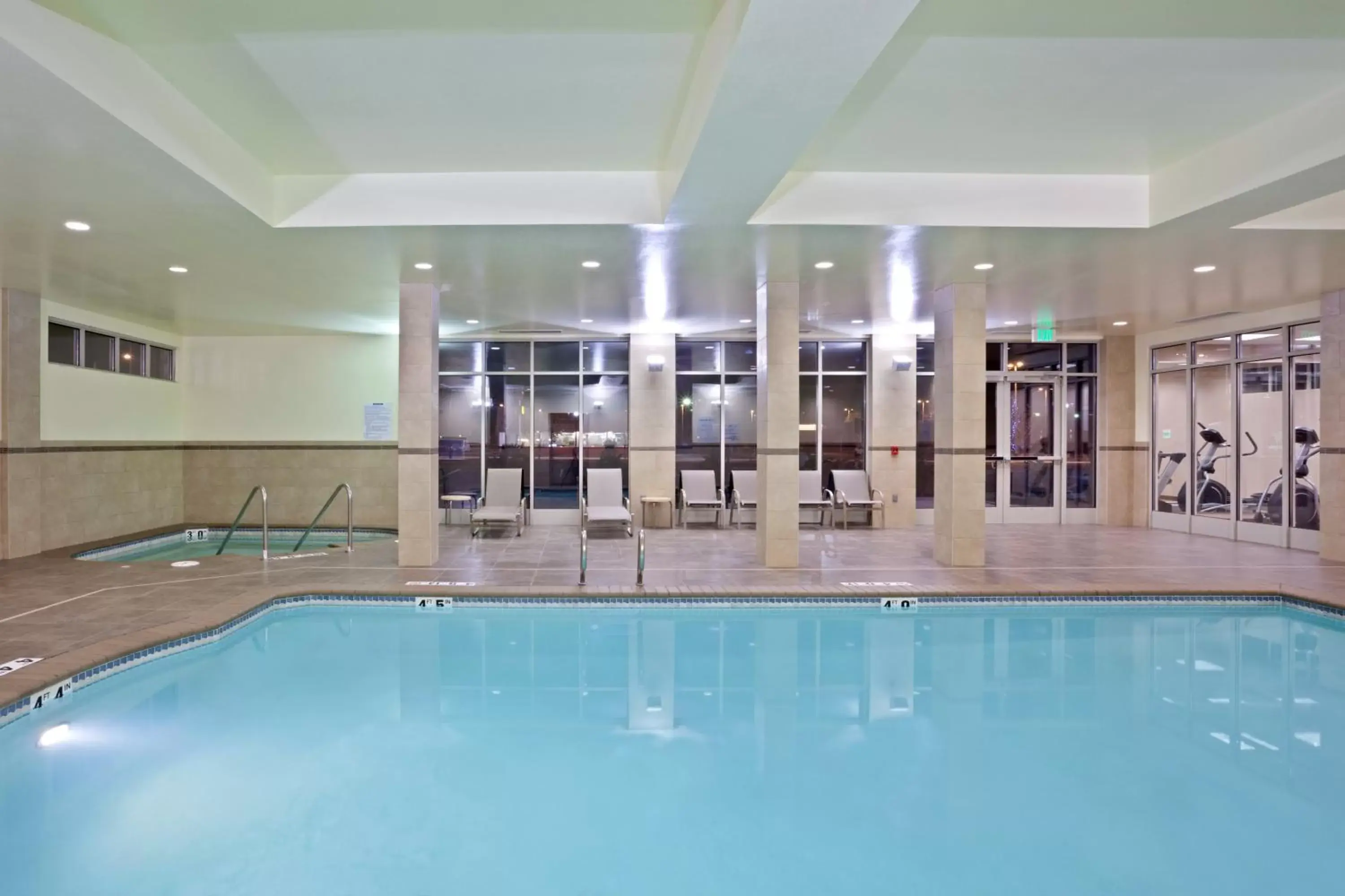 Swimming pool in Holiday Inn Yakima, an IHG Hotel