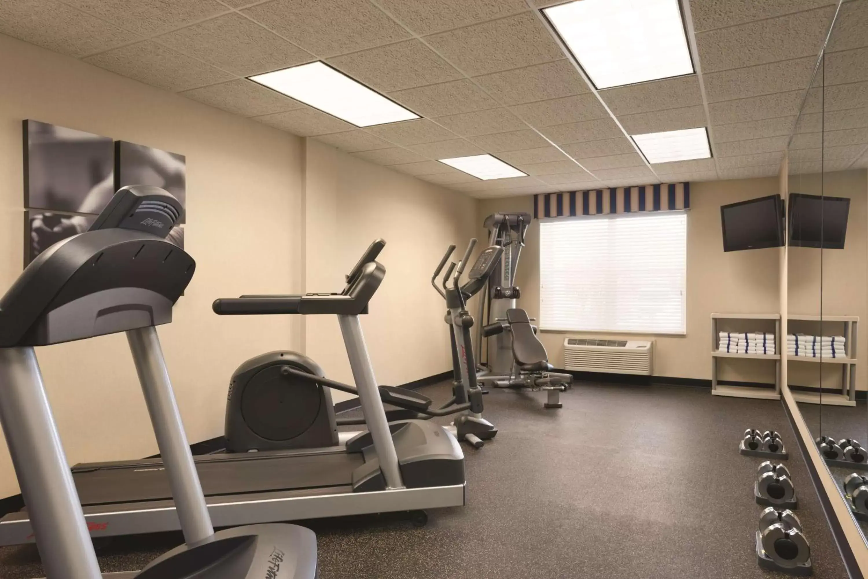 Activities, Fitness Center/Facilities in Country Inn & Suites by Radisson, Shoreview, MN