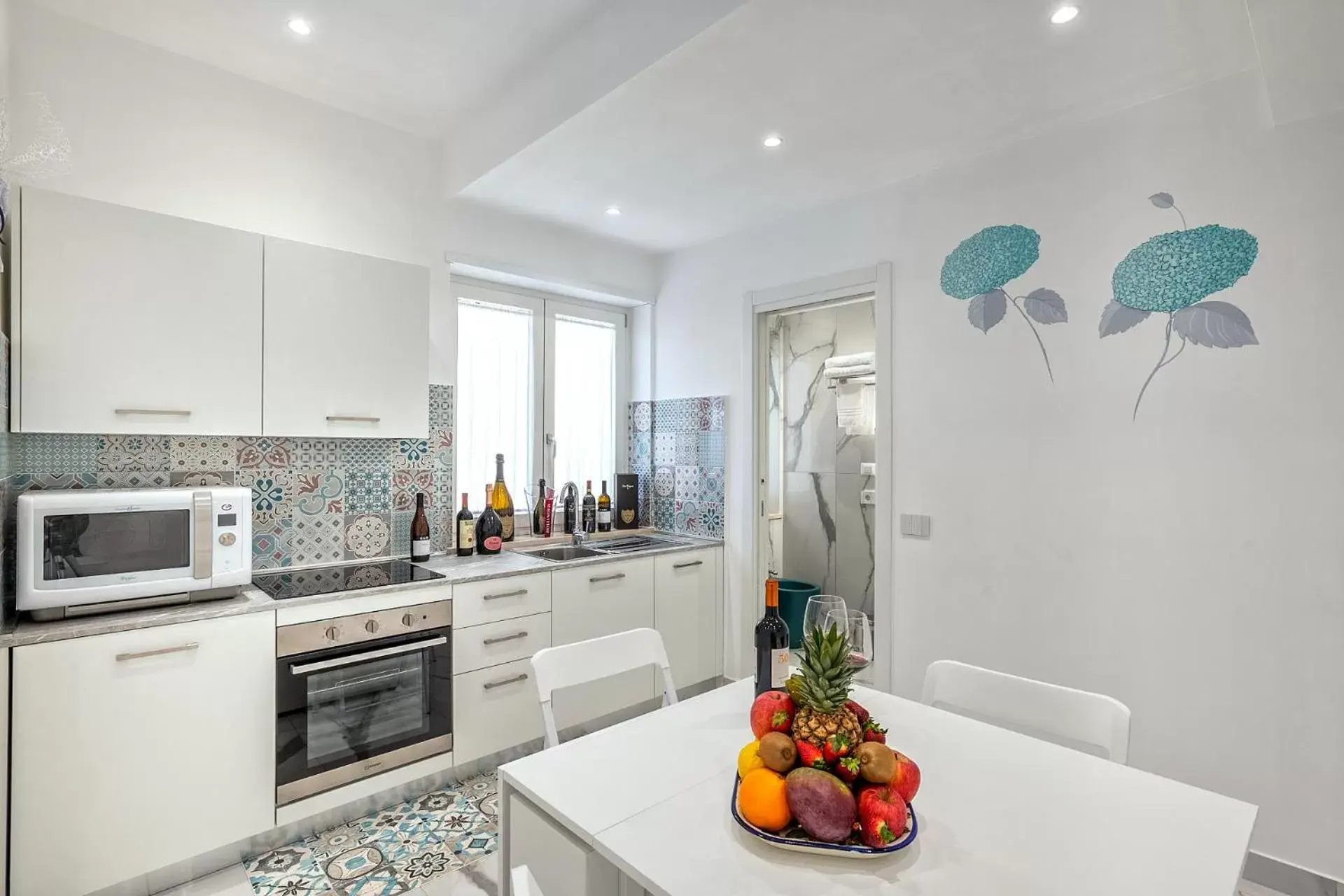 Dining area, Kitchen/Kitchenette in Maison Marienne - Deluxe B&B