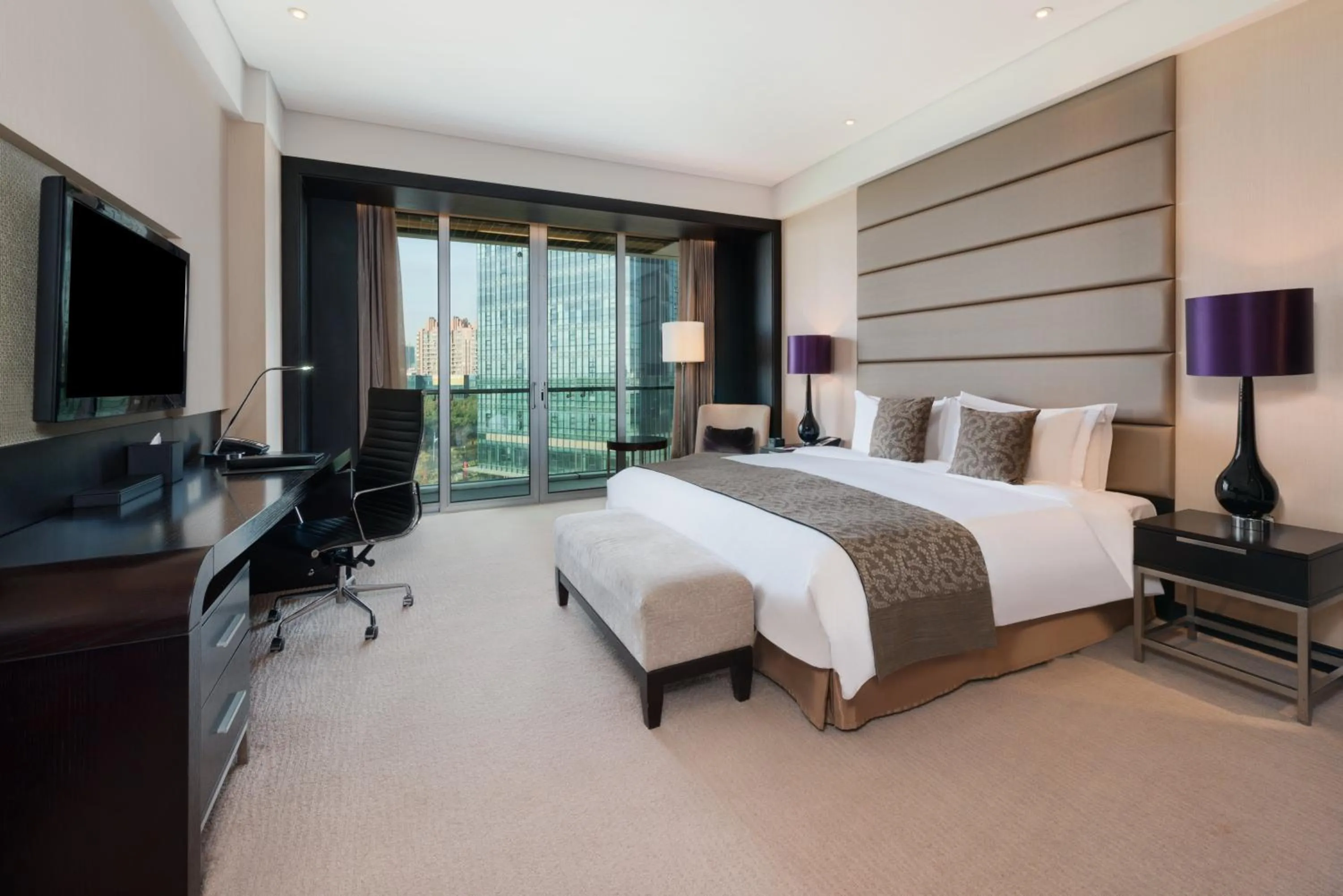 Photo of the whole room, Bed in Crowne Plaza Shanghai Xiayang Lake by IHG