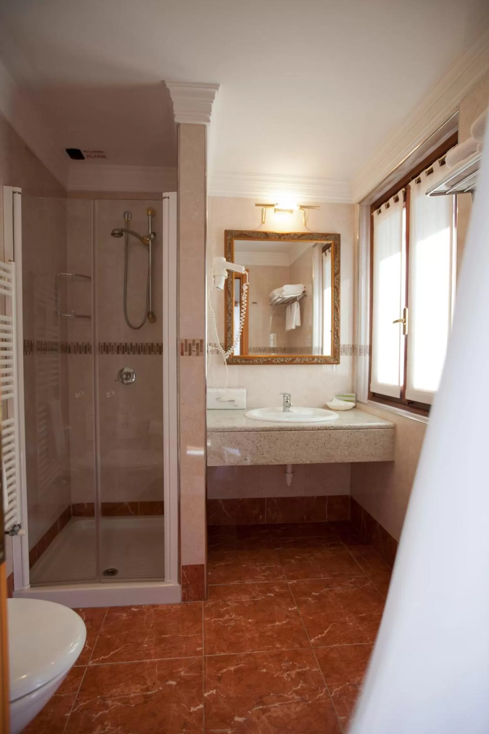 Bathroom in Hotel Ungheria Varese 1946