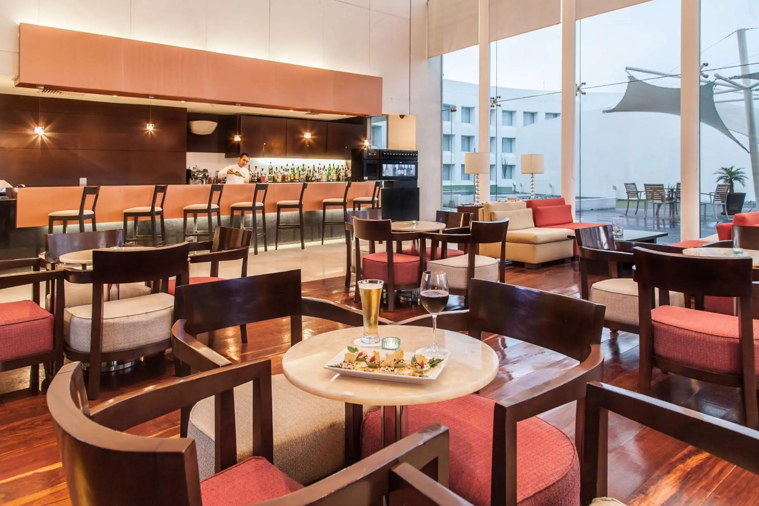Lounge or bar, Restaurant/Places to Eat in NH Collection Mexico City Airport T2