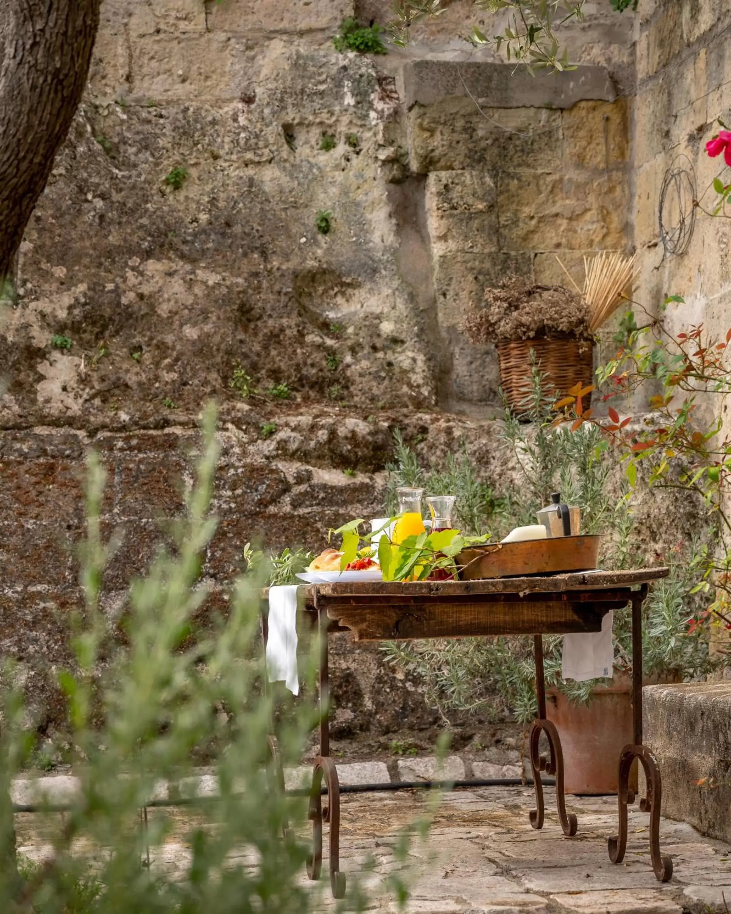 Garden in Sextantio Le Grotte Della Civita