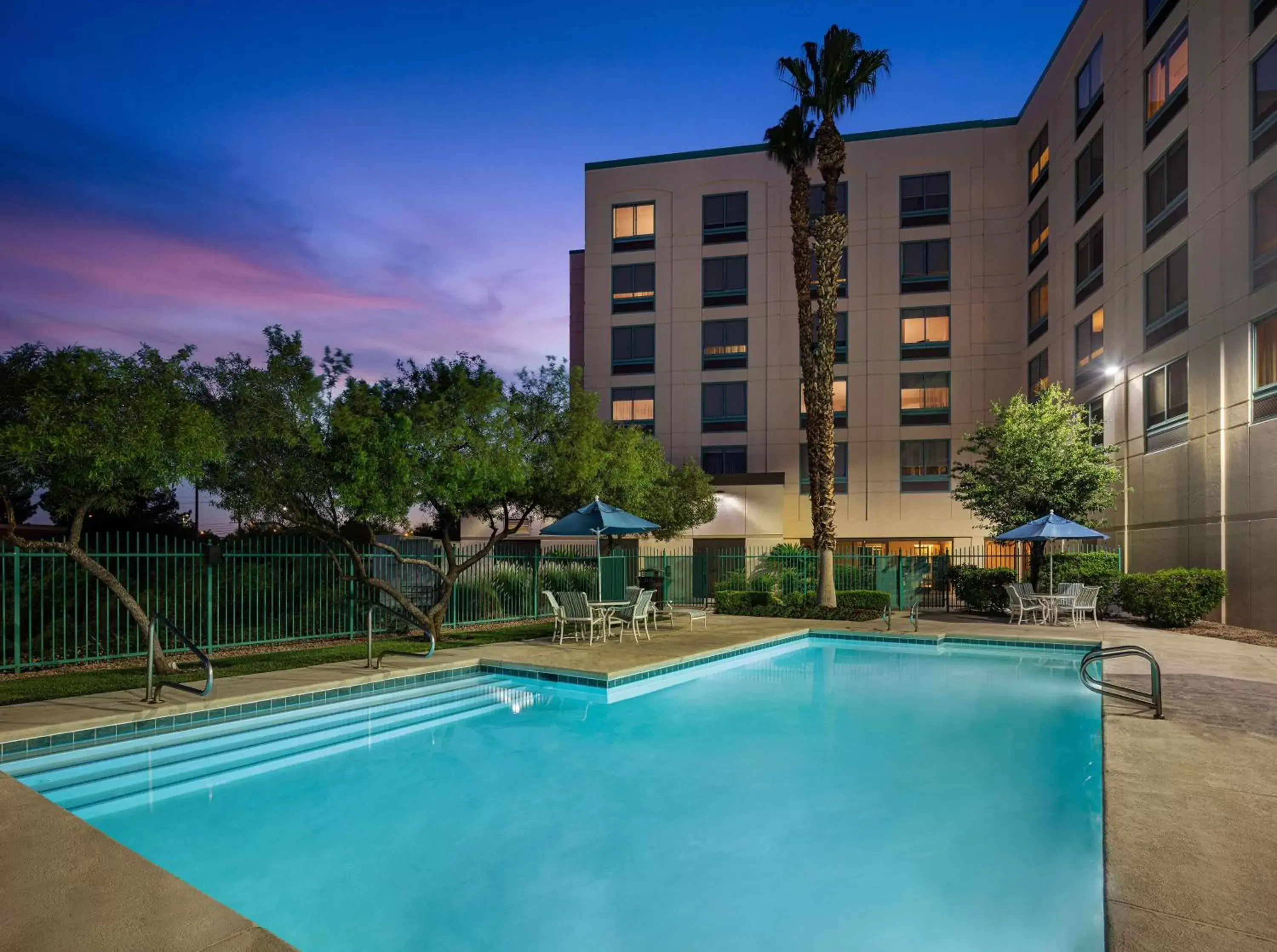 Pool view, Swimming Pool in DoubleTree by Hilton Las Vegas Airport