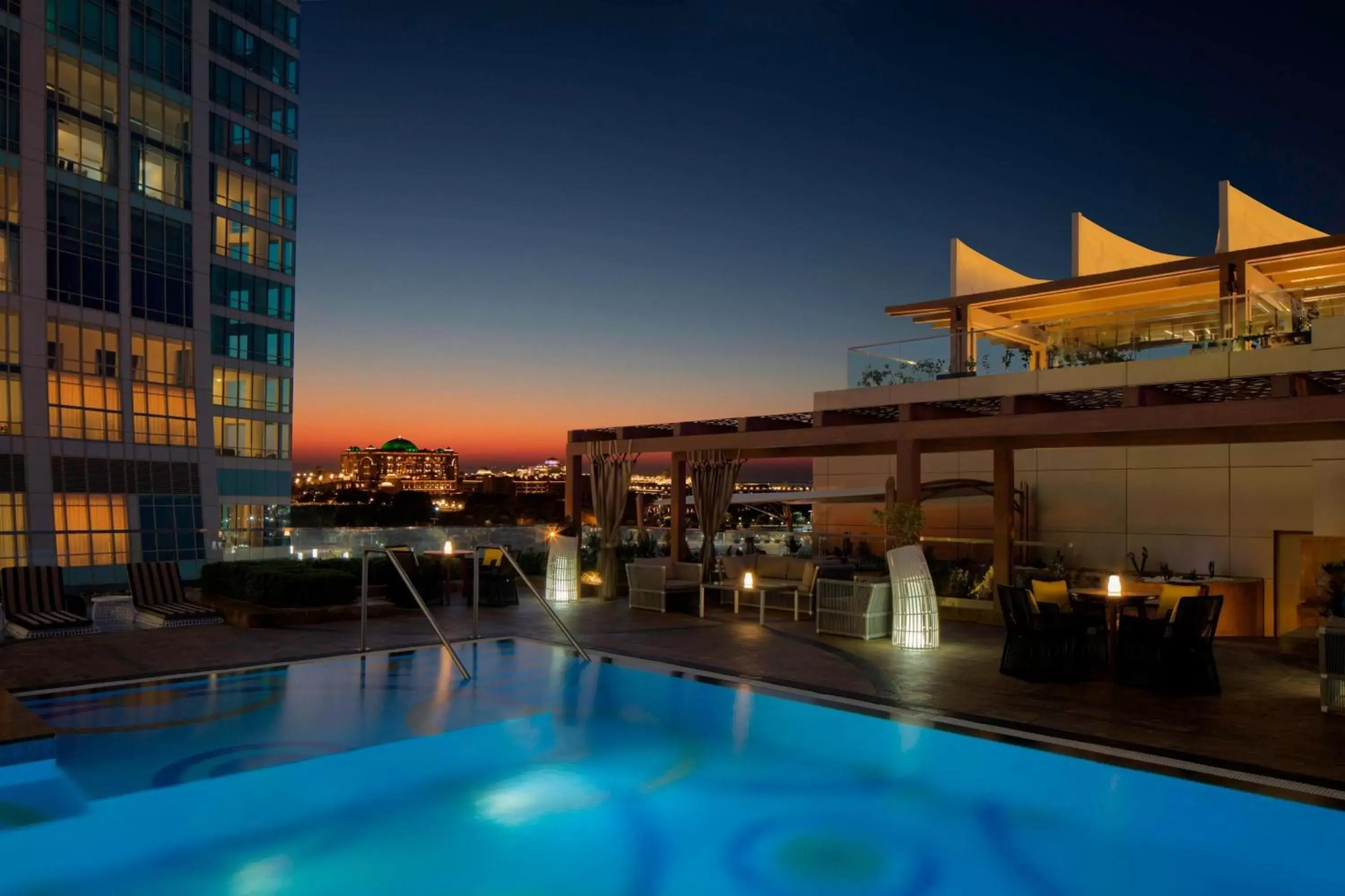 Lounge or bar, Swimming Pool in The St. Regis Abu Dhabi