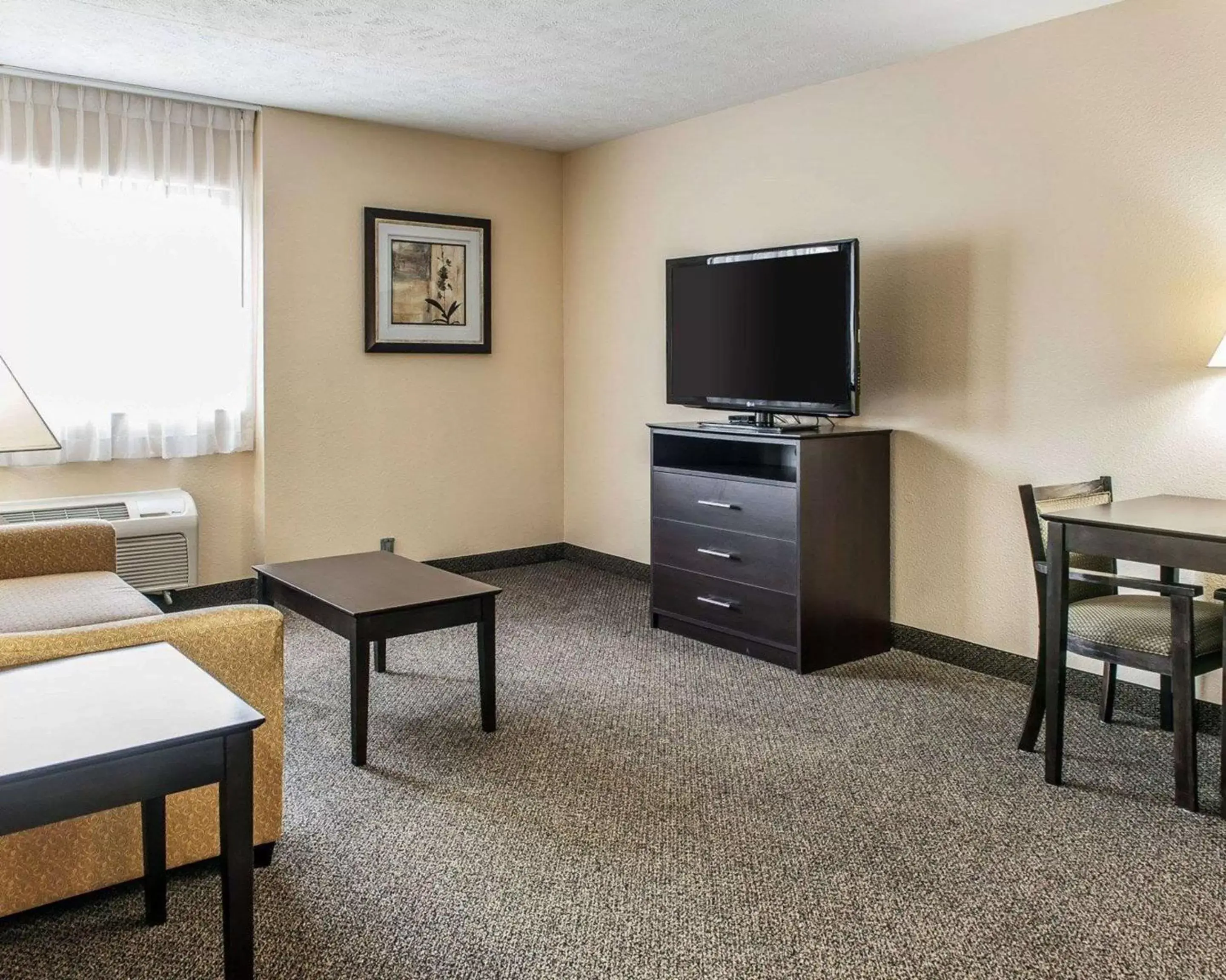 Photo of the whole room, TV/Entertainment Center in Quality Inn & Suites - Mattoon