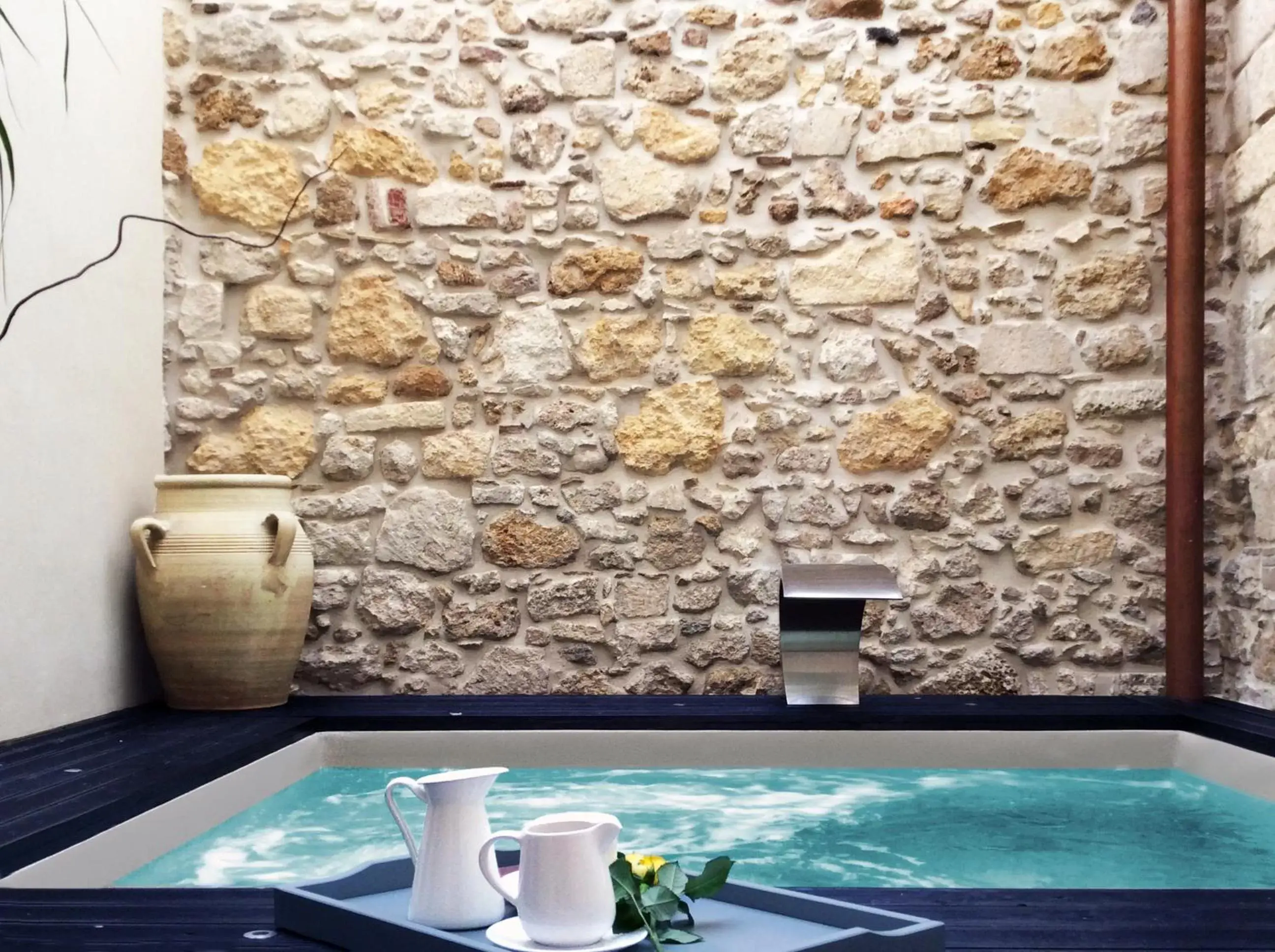 Swimming pool, Bathroom in CinqueSuites Ortigia