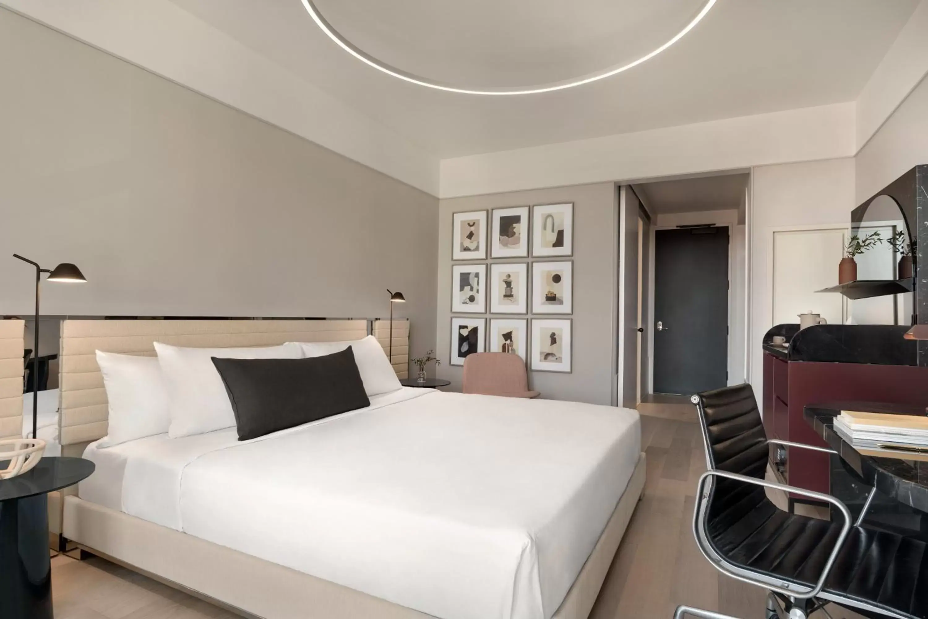 Photo of the whole room, Bed in Hotel Indigo - Williamsburg - Brooklyn, an IHG Hotel