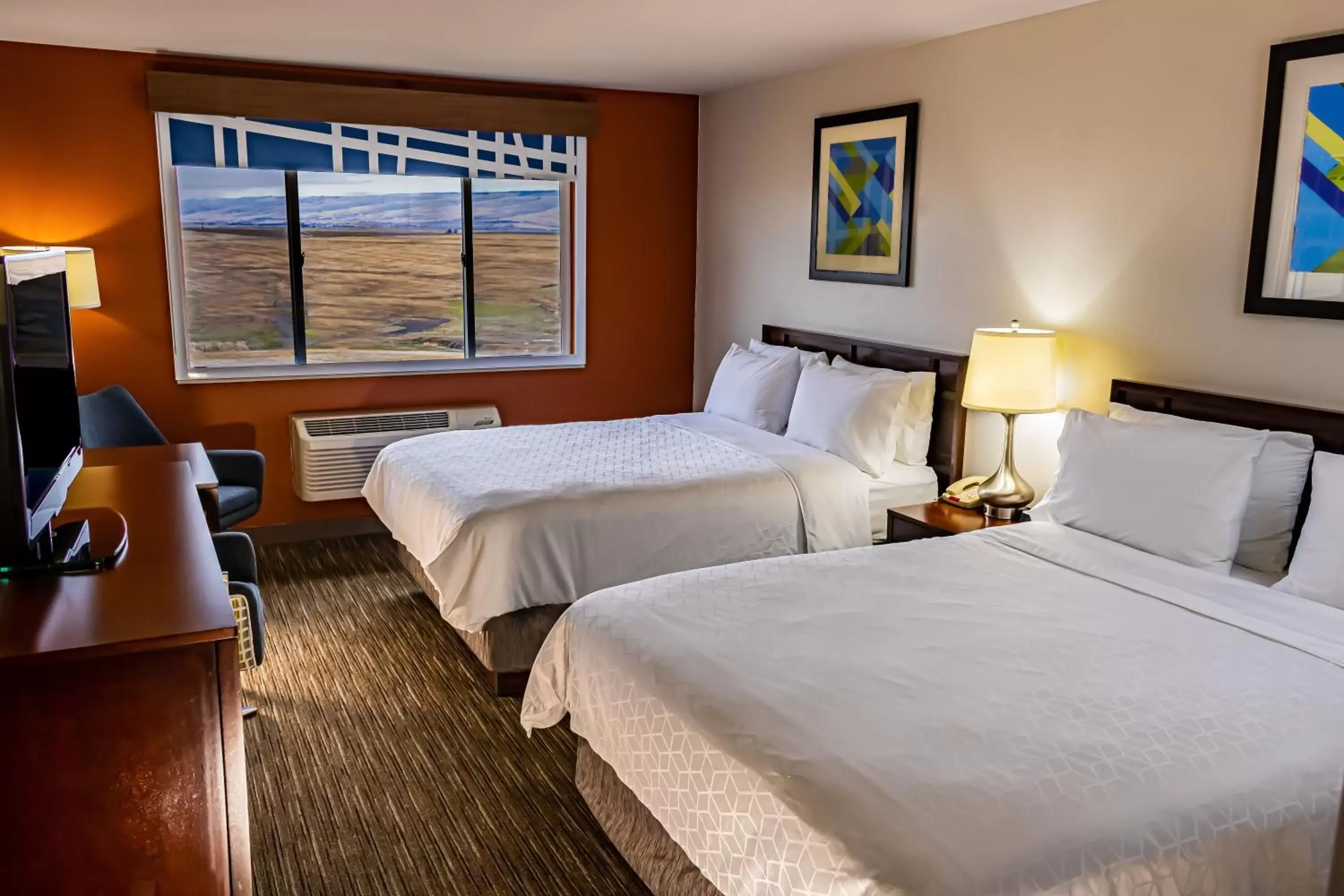 Photo of the whole room, Bed in Holiday Inn Express Pendleton, an IHG Hotel