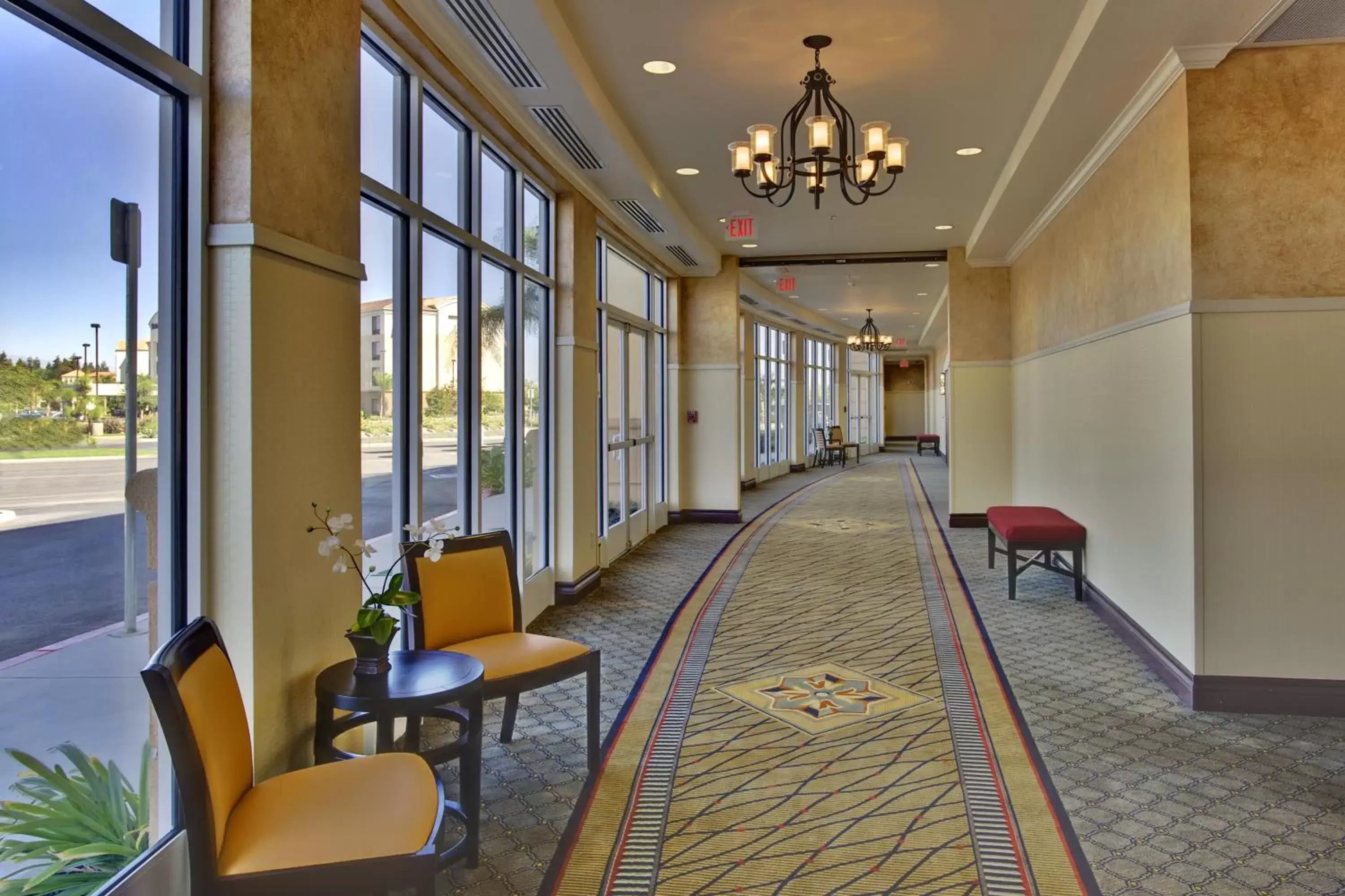 Meeting/conference room, Lobby/Reception in Holiday Inn Hotel & Suites Bakersfield, an IHG Hotel